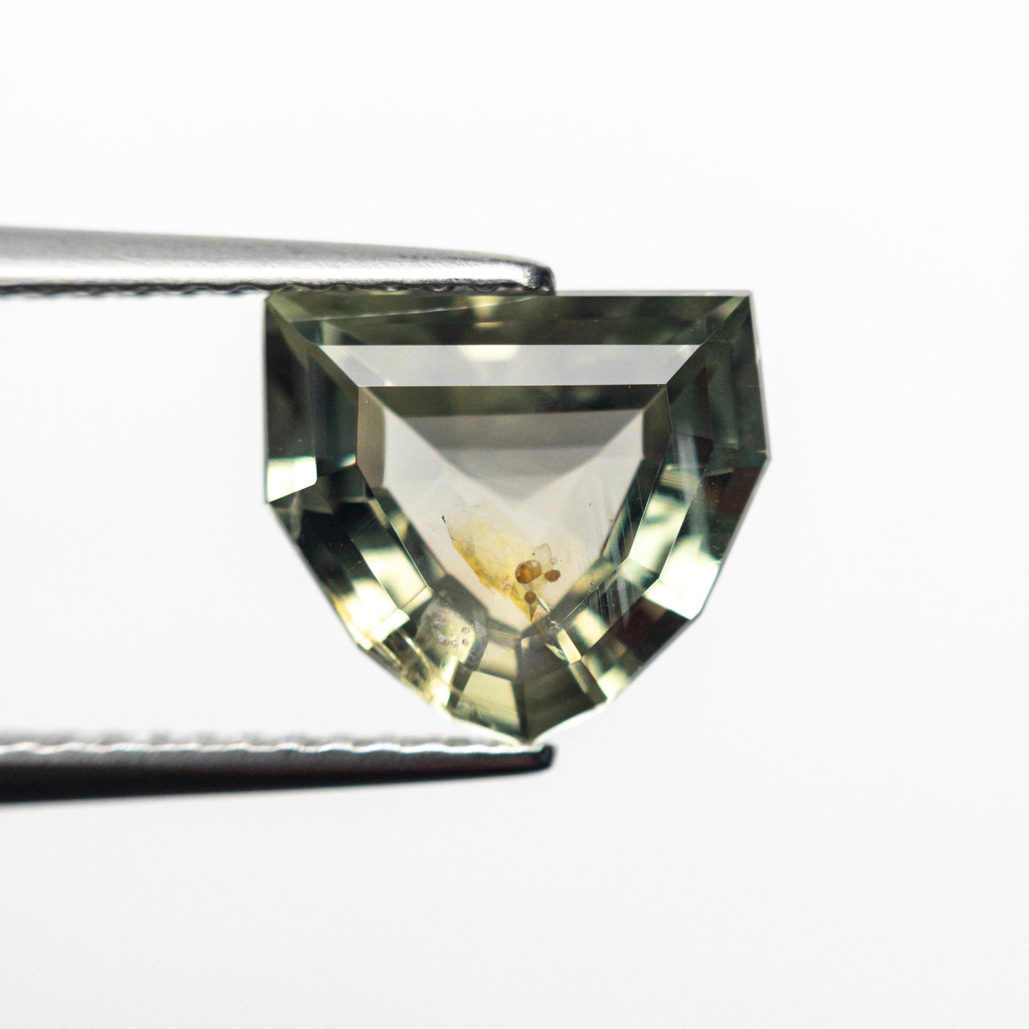 2.83ct 9.33x8.38x4.28mm シールドステップカットサファイア 25174-05