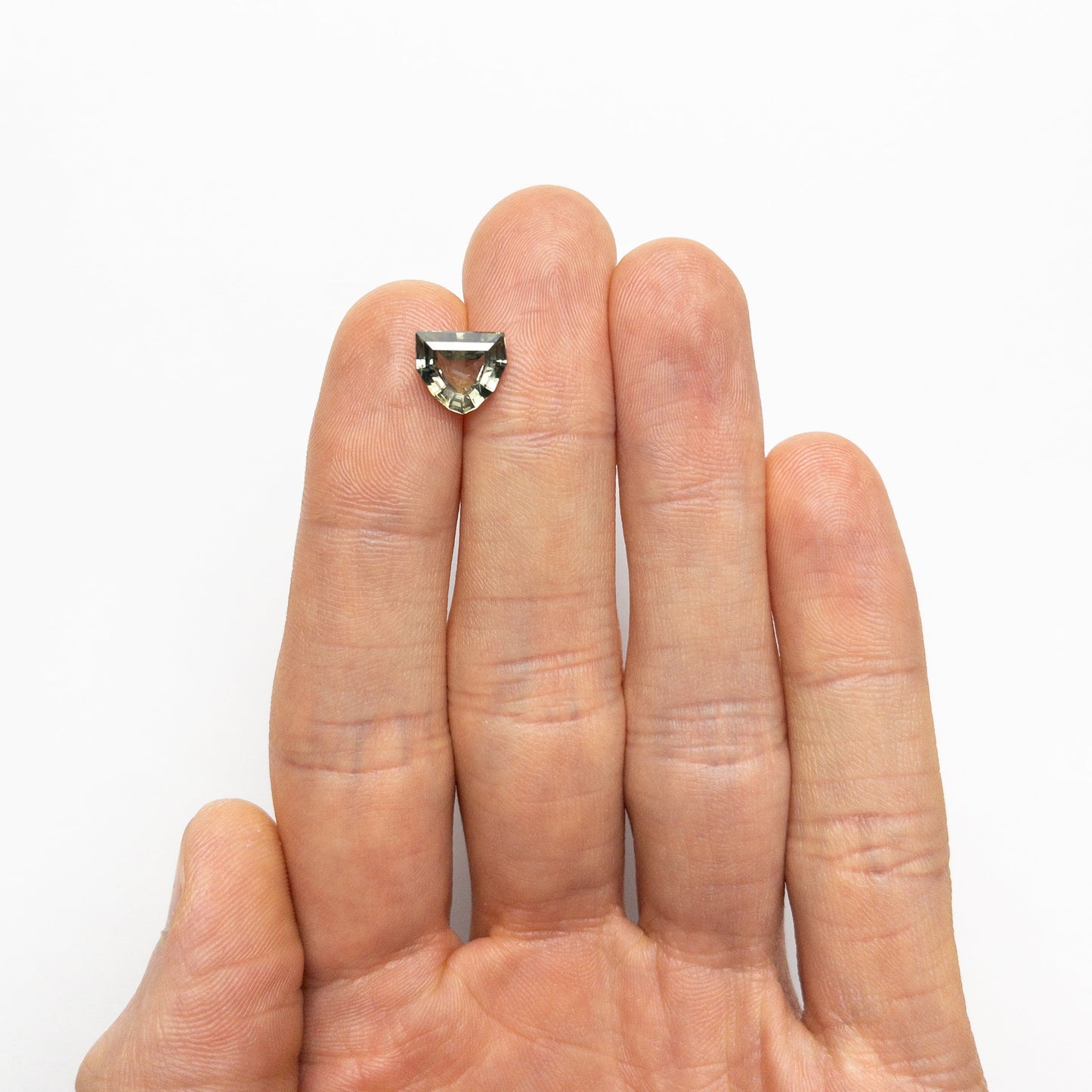 2.83ct 9.33x8.38x4.28mm シールドステップカットサファイア 25174-05