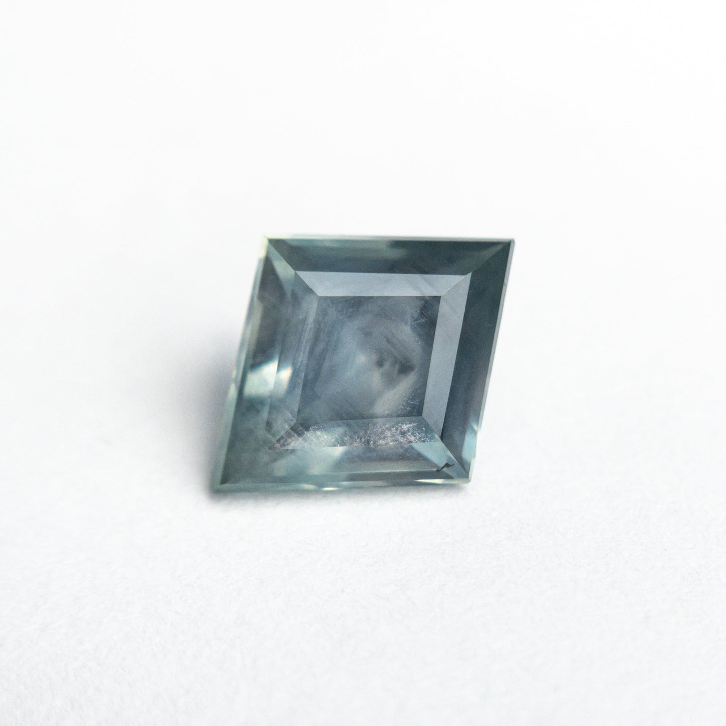 1.94ct 10.21x8.33x4.59mm ロゼンジステップカットサファイア 25175-03