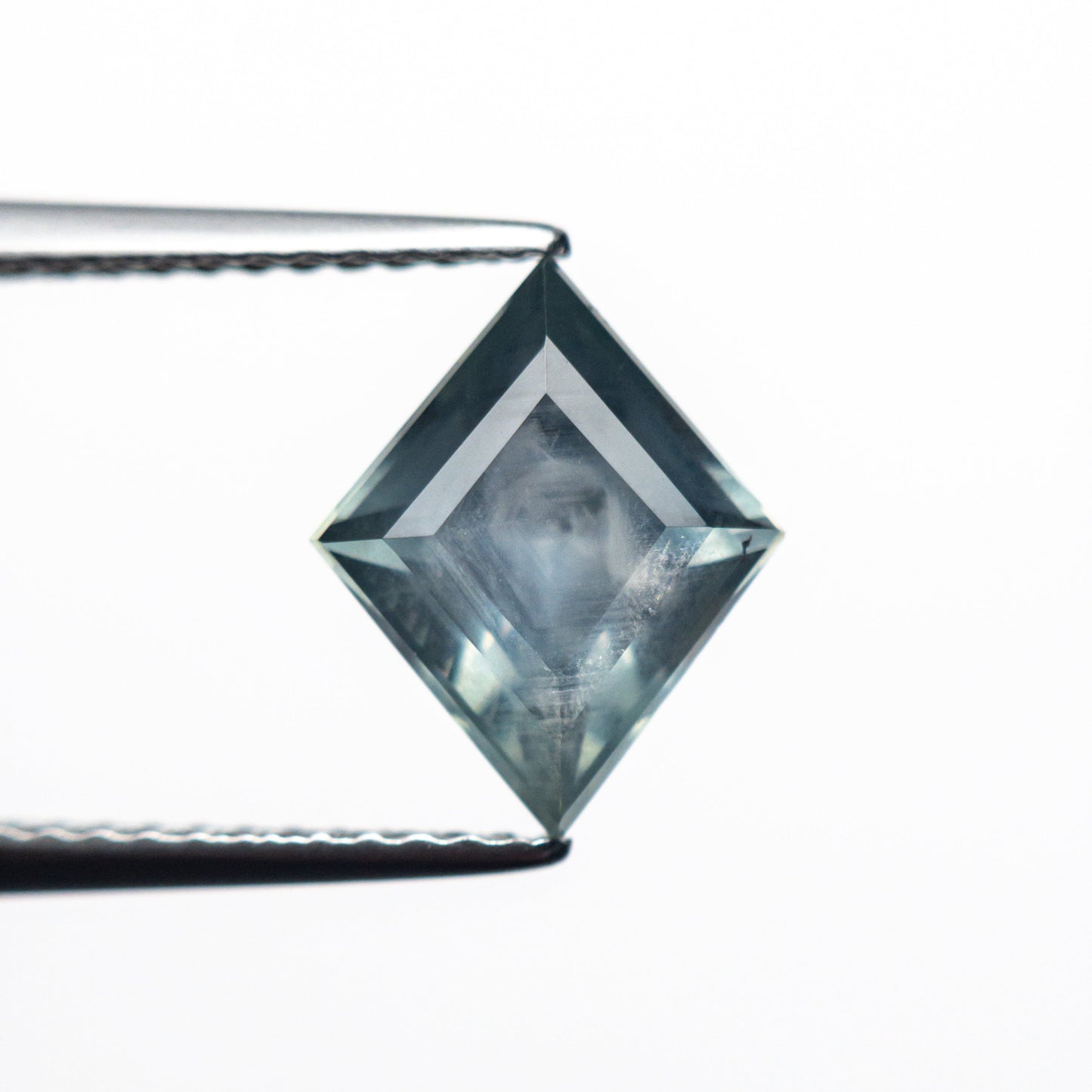 1.94ct 10.21x8.33x4.59mm ロゼンジステップカットサファイア 25175-03