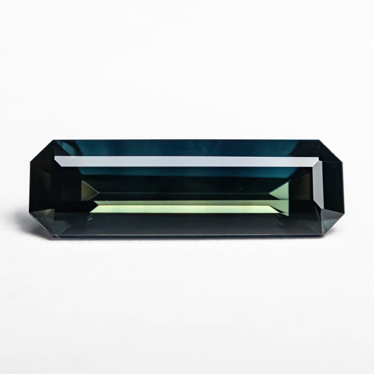 2.39ct 13.97x4.37x3.70mm カットコーナー レクタングル ステップカット サファイア 25195-01