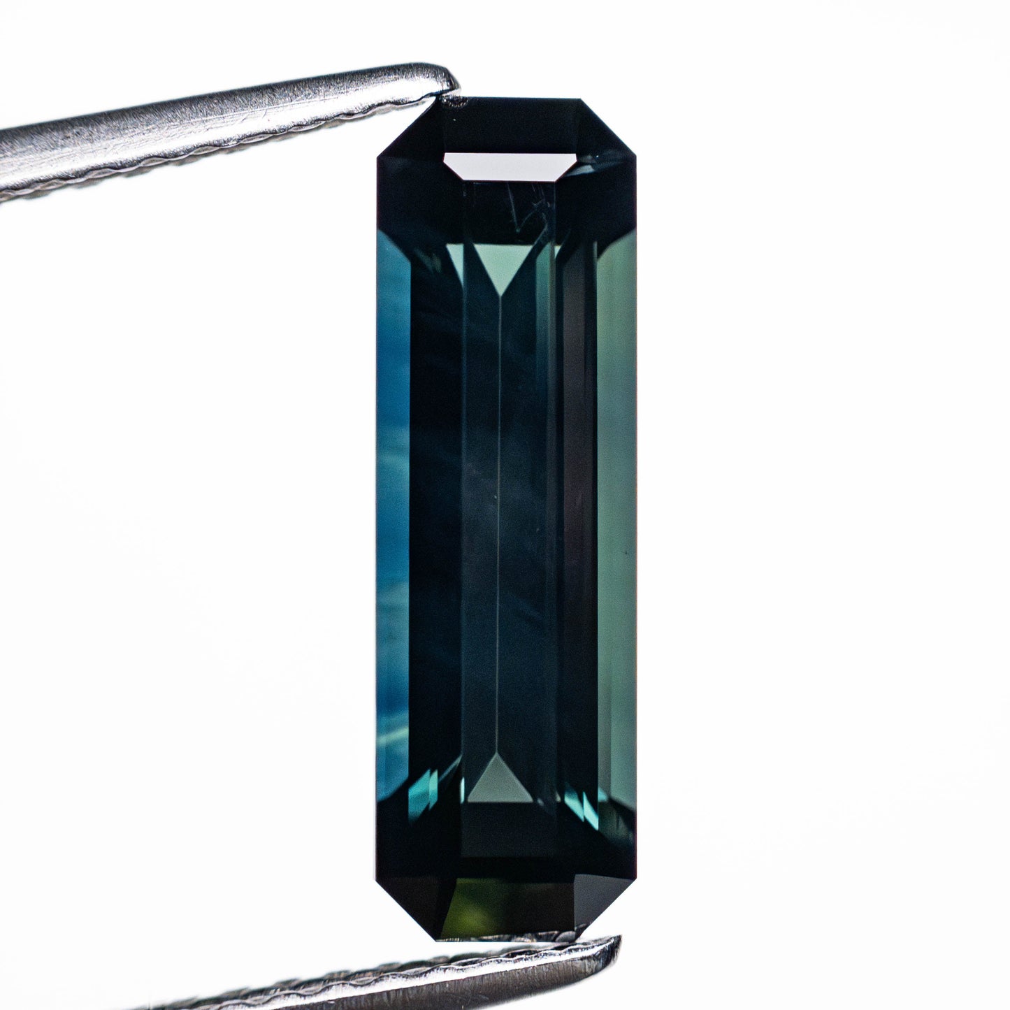 2.39ct 13.97x4.37x3.70mm カットコーナー レクタングル ステップカット サファイア 25195-01