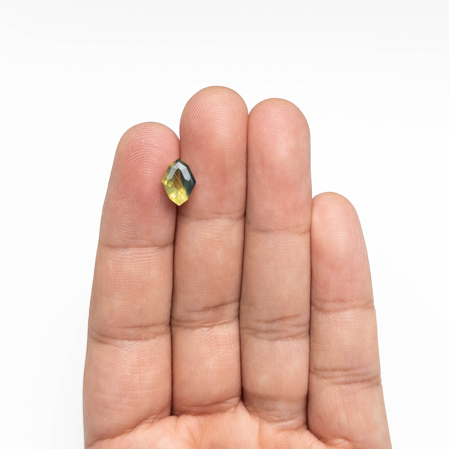 2.30ct 9.90x7.22x4.77mm ジオメトリックステップカットサファイア 25246-01