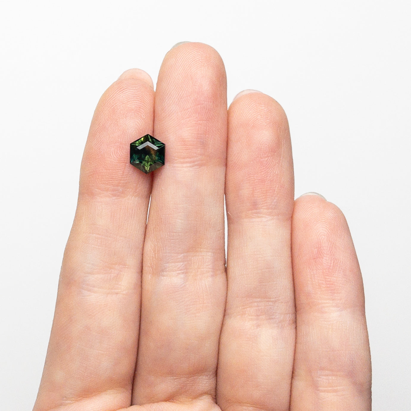 1.52カラット 7.68x6.70x4.22mm ヘキサゴンステップカットサファイア 25384-02