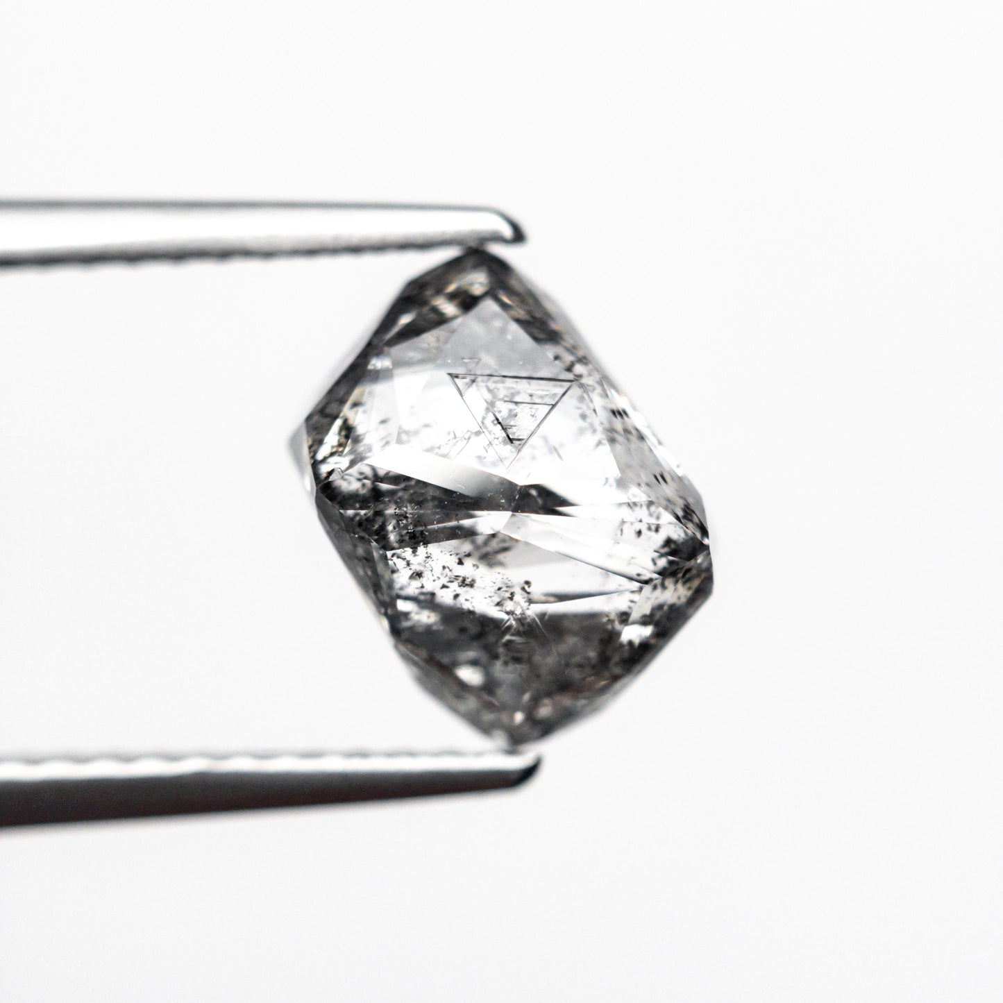 3.89ct 8.91x8.61x6.82mm 八面体 🇨🇦 25565-01