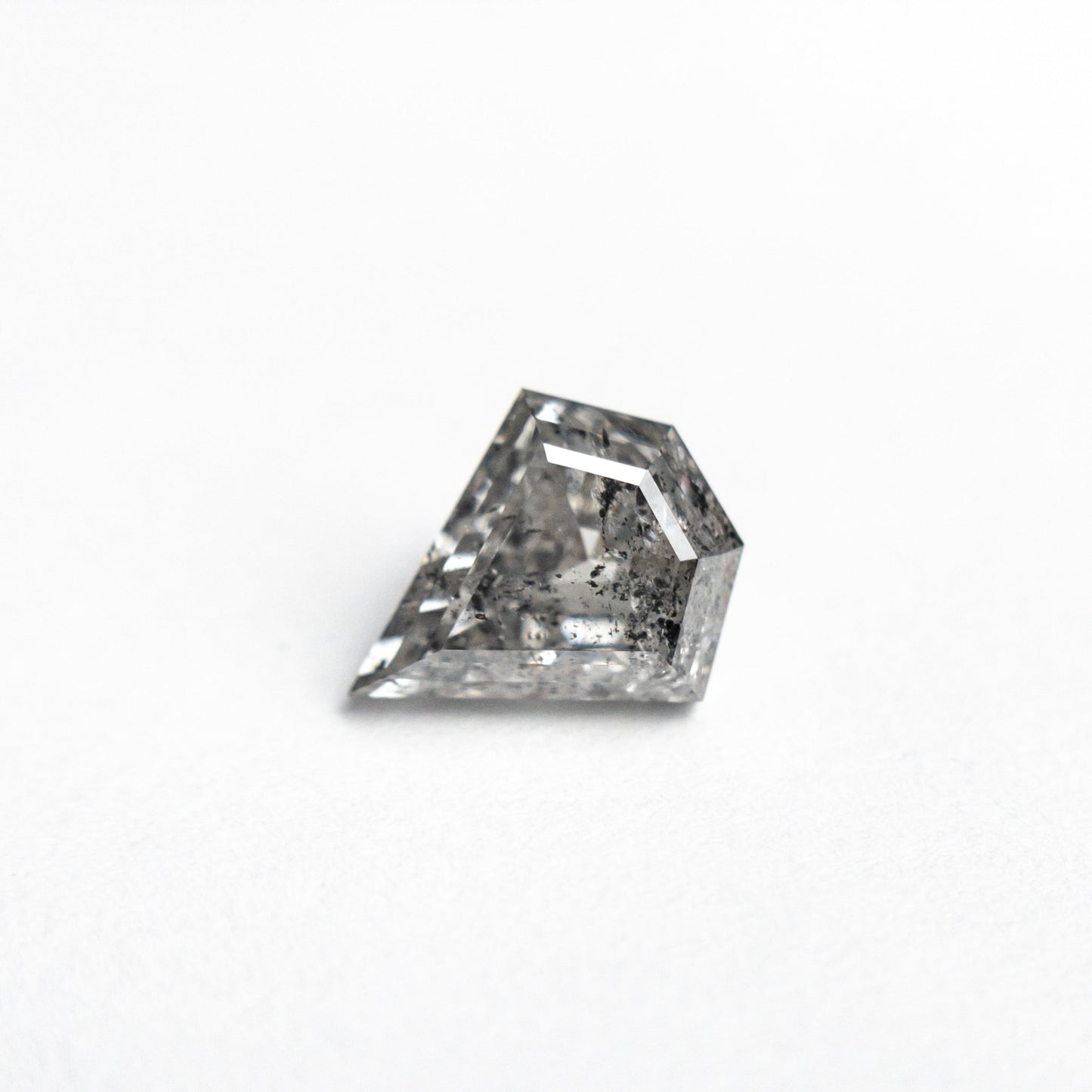 1.06ct 7.18x6.22x4.00mm シールド ステップ カット 🇨🇦 25627-01