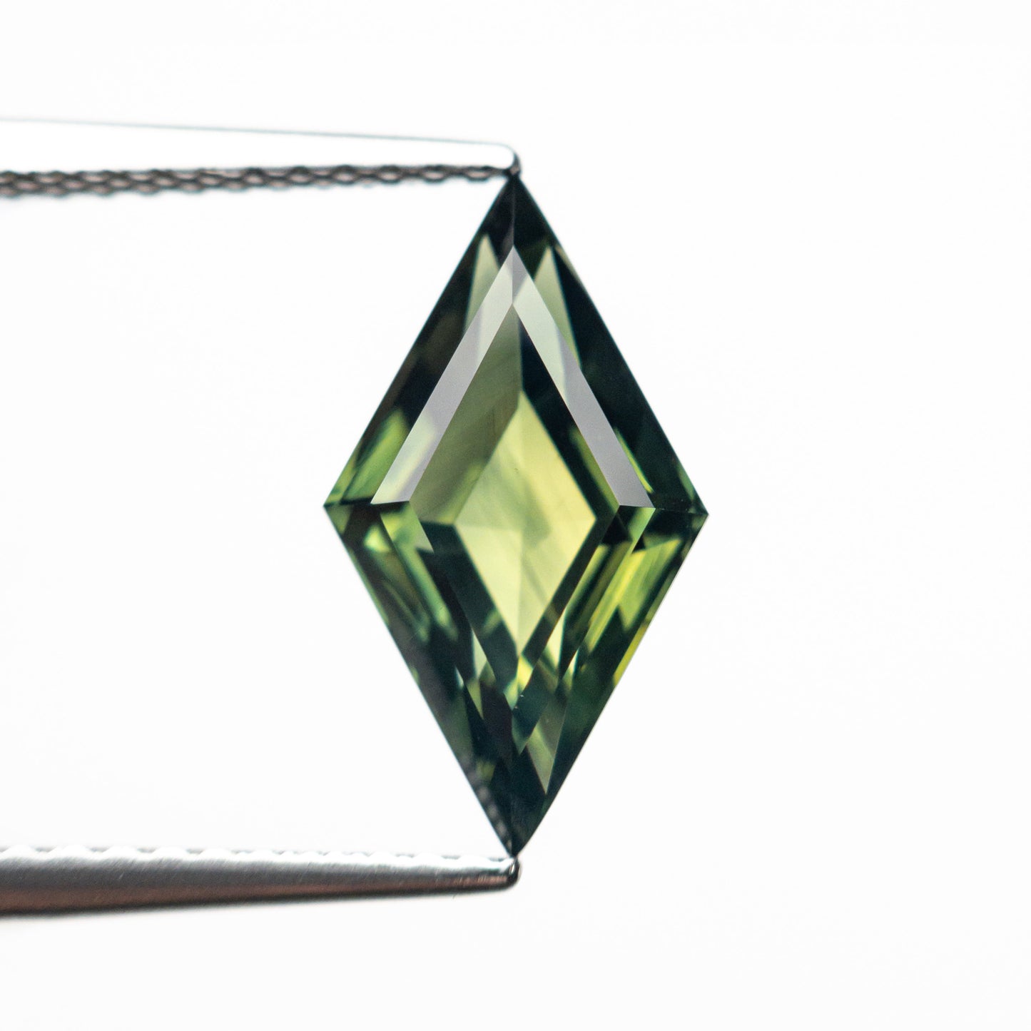 2.51ct 13.06x7.33x4.52mm ロゼンジステップカットサファイア 25765-01