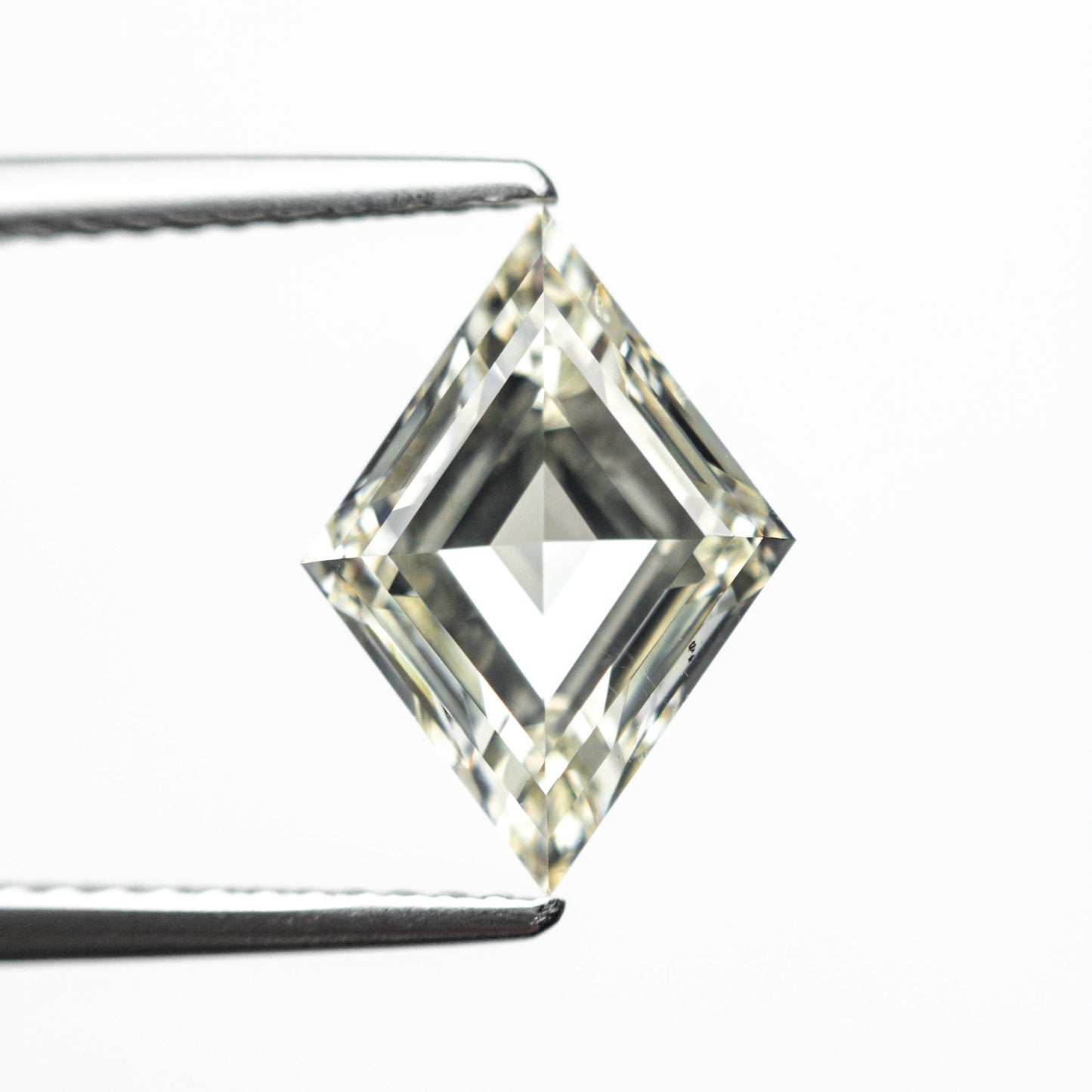 2.12ct 11.62x8.29x4.22mm GIA SI2 N ロゼンジ ステップ カット 25913-01