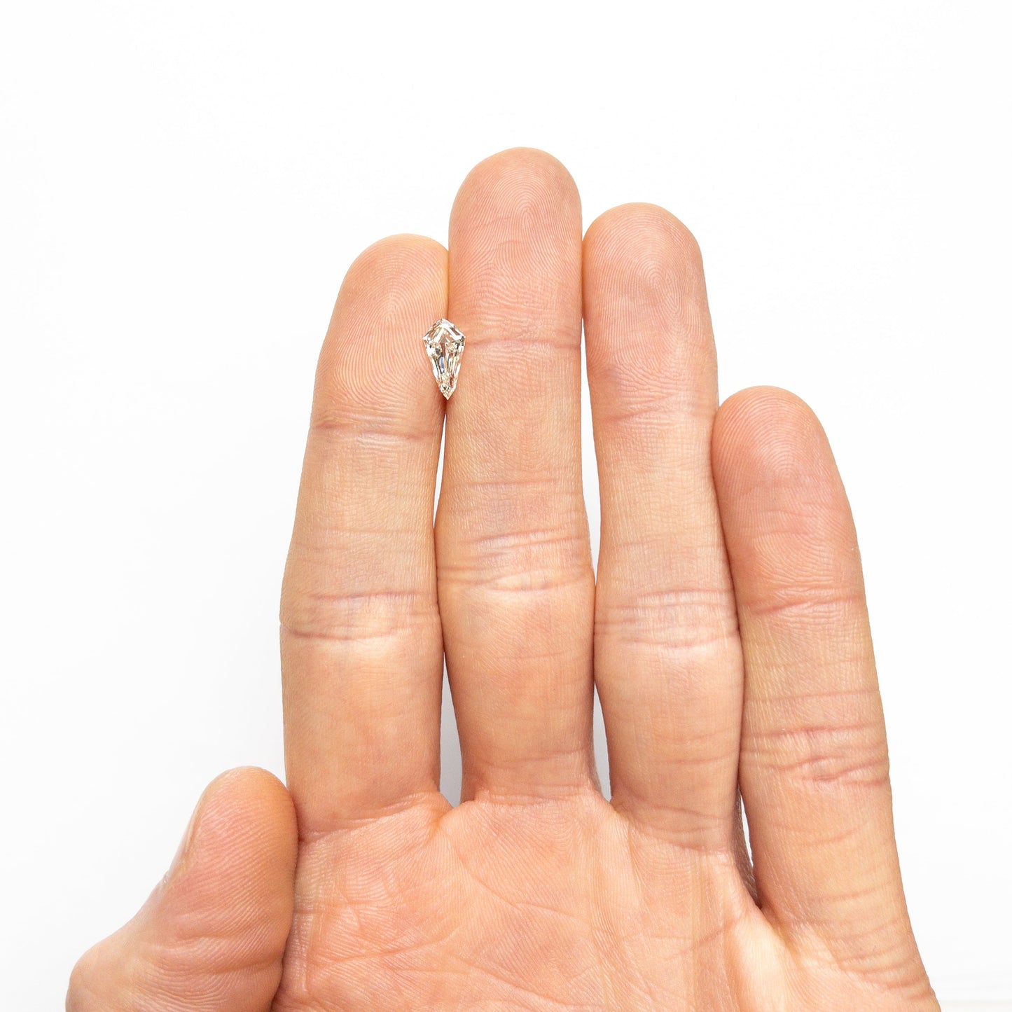 0.91ct 9.95x5.23x2.88mm SI1 K シールド ステップカット 25955-01