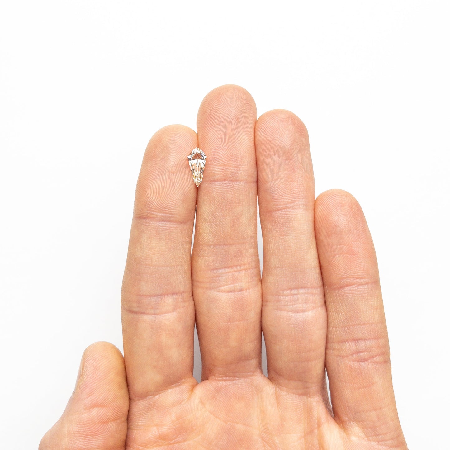 1.05ct 10.63x5.20x3.32mm VS1 MN シールド ステップカット 25956-01