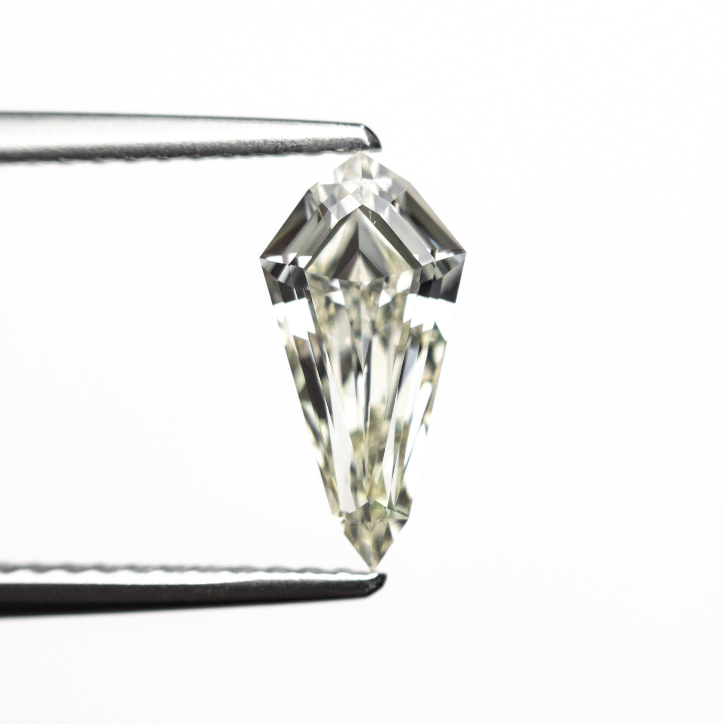 1.00ct 10.72x5.26x3.06mm SI1 MN シールド ステップカット 25956-02
