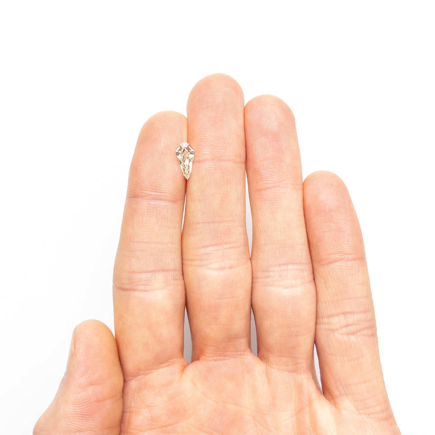 1.00ct 10.72x5.26x3.06mm SI1 MN シールド ステップカット 25956-02