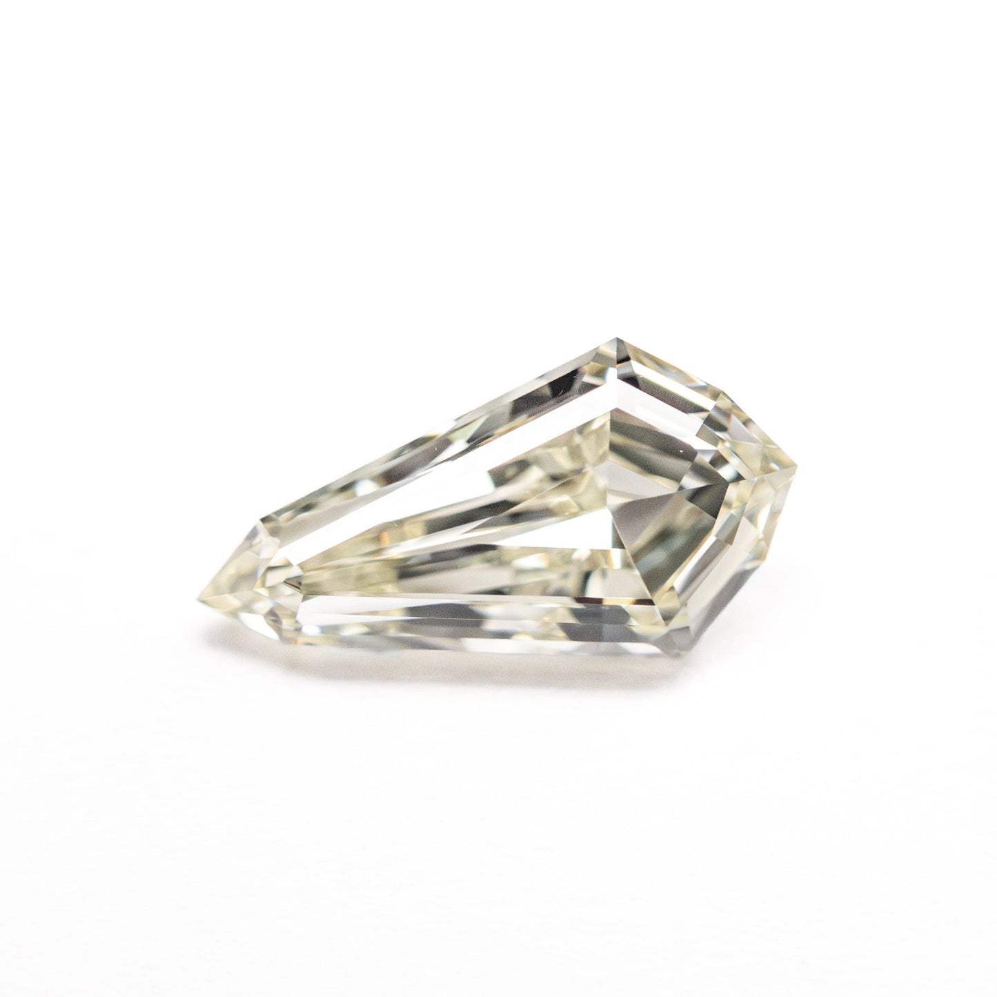 1.02ct 10.15x5.35x3.01mm VVS2 MN シールド ステップカット 25957-01