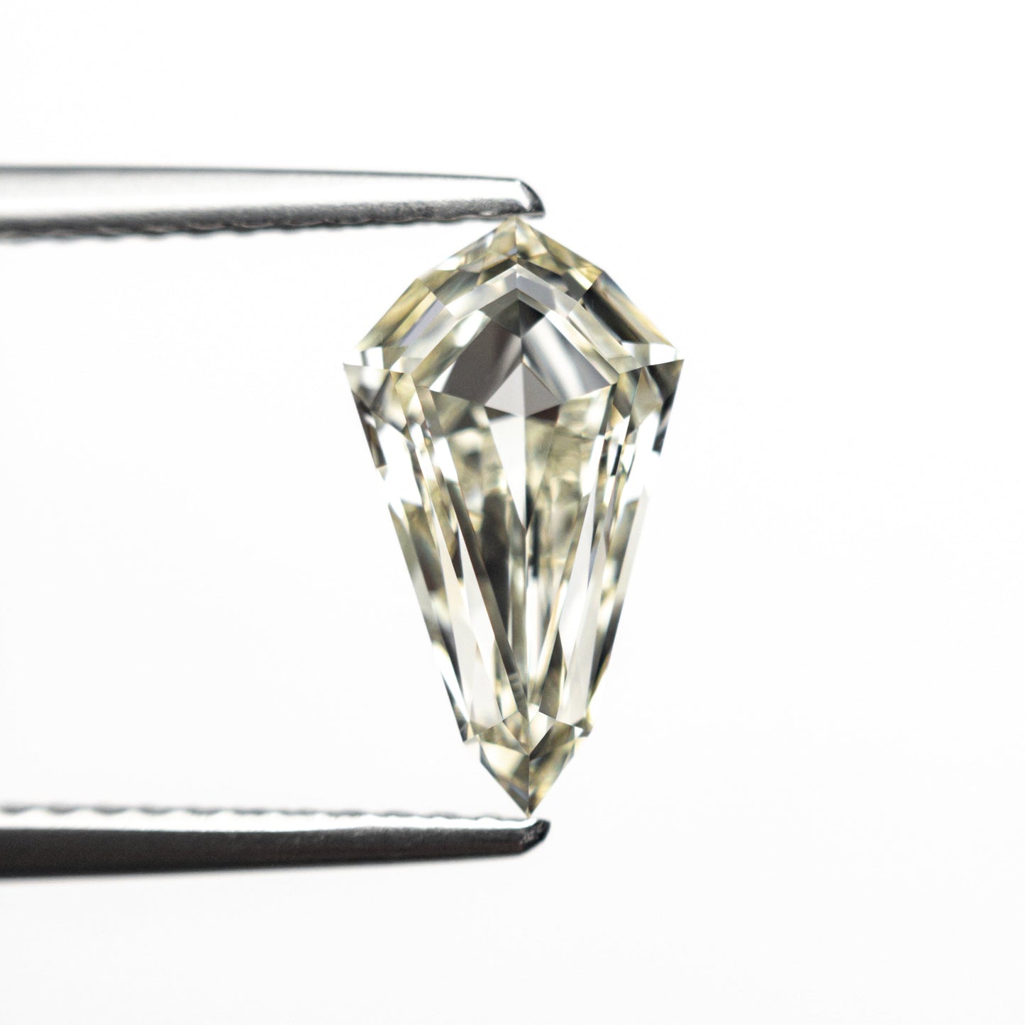 1.51ct 10.90x6.18x3.57mm VVS1 MN シールド ステップカット 25958-02