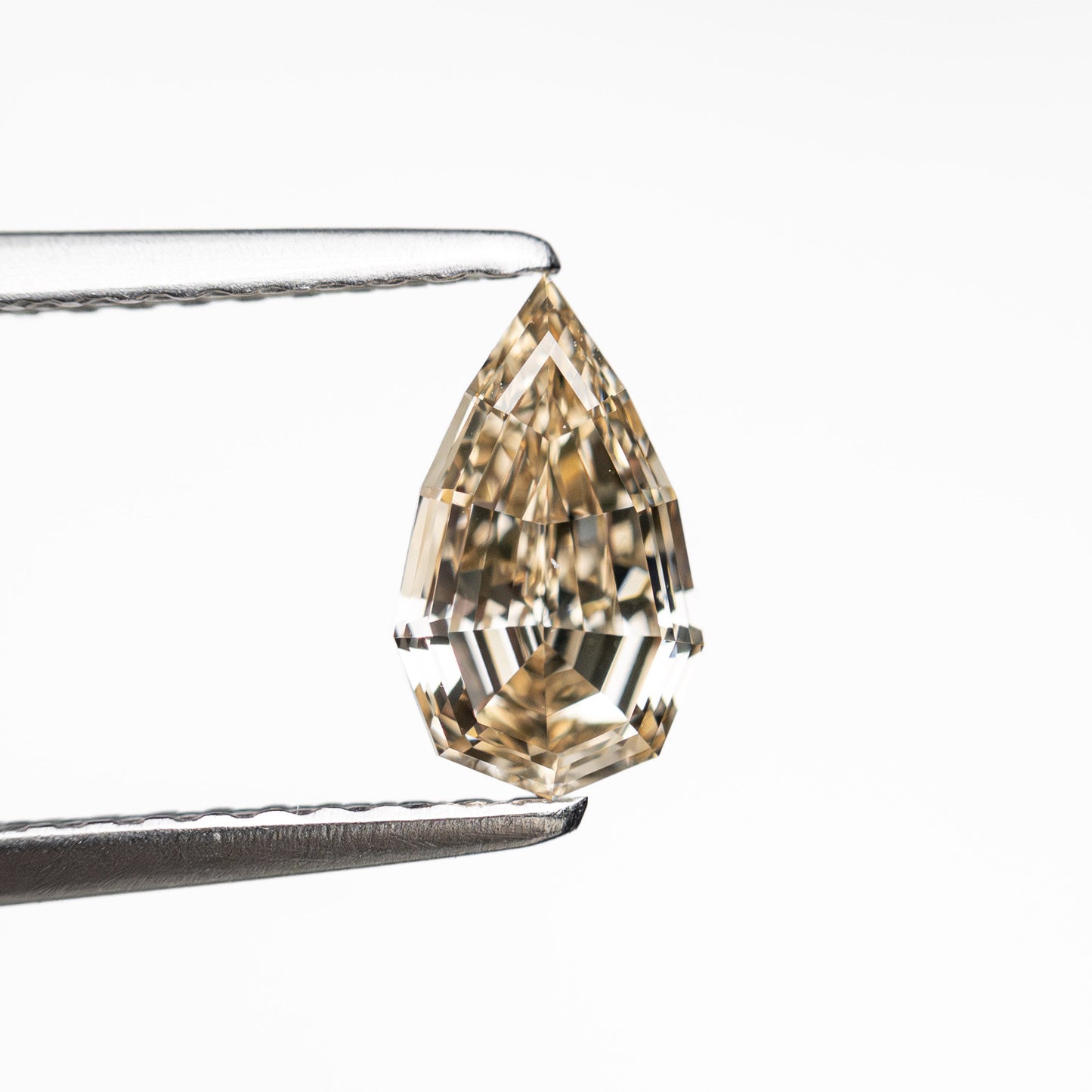 0.76ct 7.97x4.72x2.99mm VS1 C4 Geo Pear Step Cut 🇿🇦 26109-05