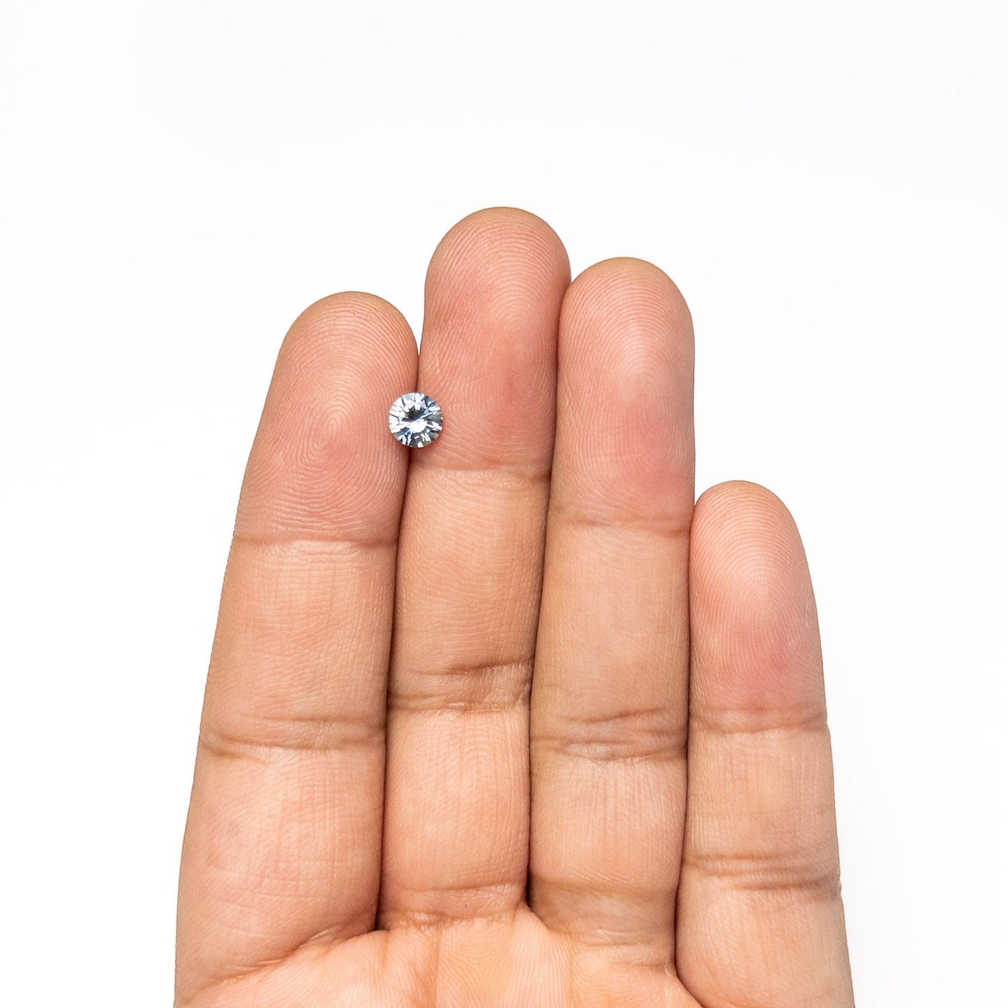 0.73ct 5.54x5.56x3.36mm ラウンドブリリアントサファイア 26134-01
