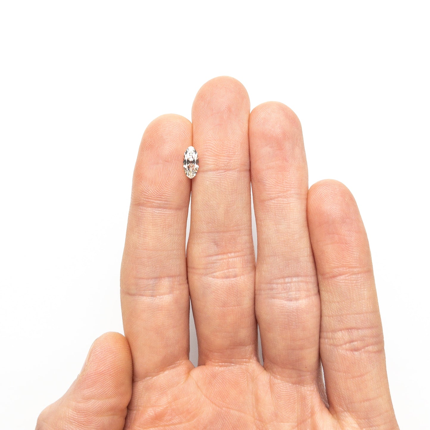 0.71ct 8.84x4.37x2.80mm VVS2 K モダンアンティーク ムーバルブリリアント 26540-02