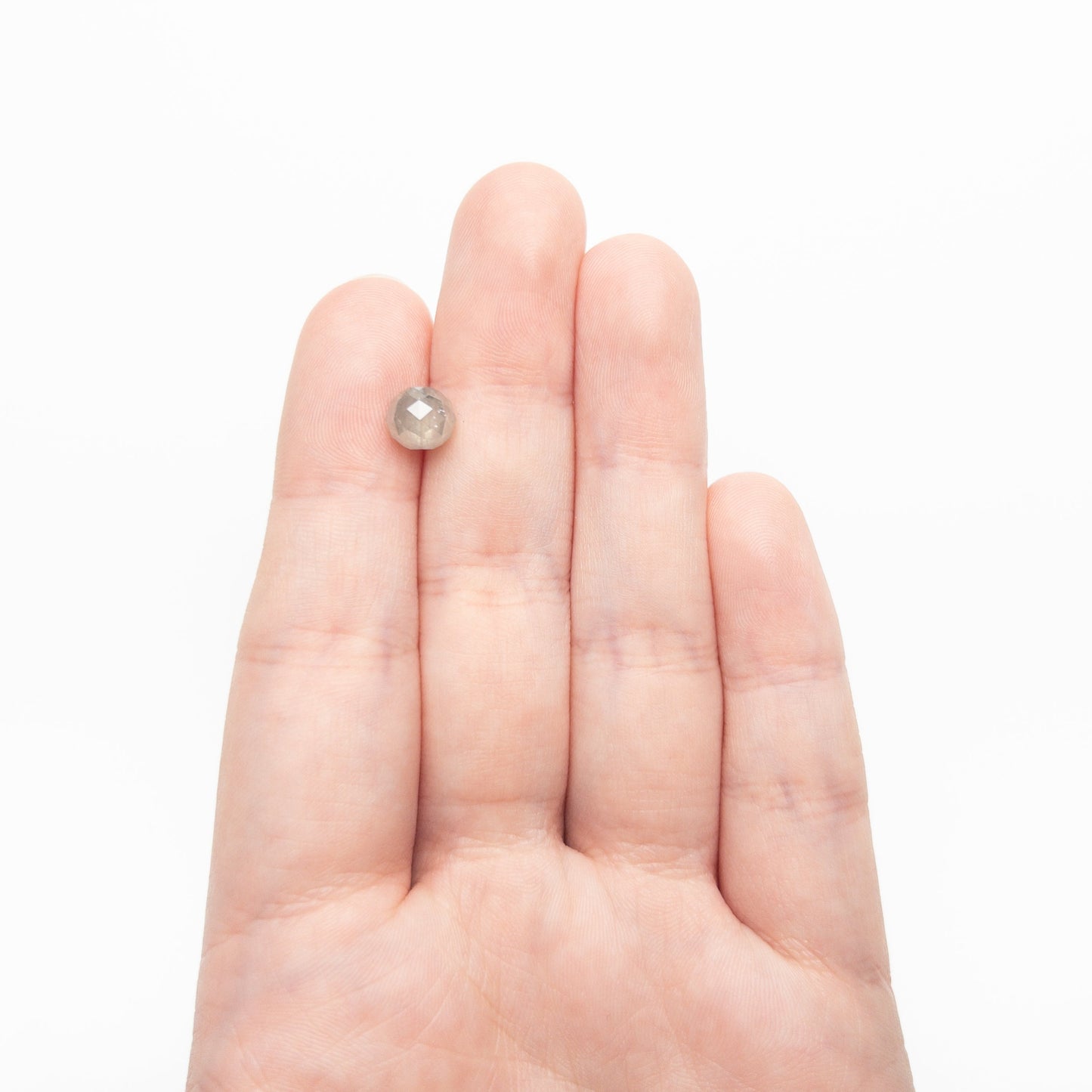 2.92カラット 6.68x6.90x6.90mm ファセットビーズ 26554-03
