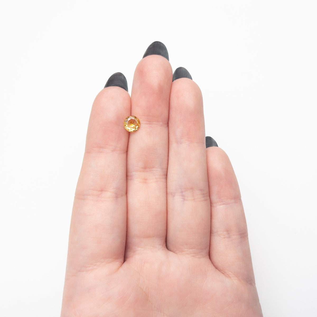 0.85ct 6.18x6.18x2.96mm ラウンドブリリアントサファイア 26696-01