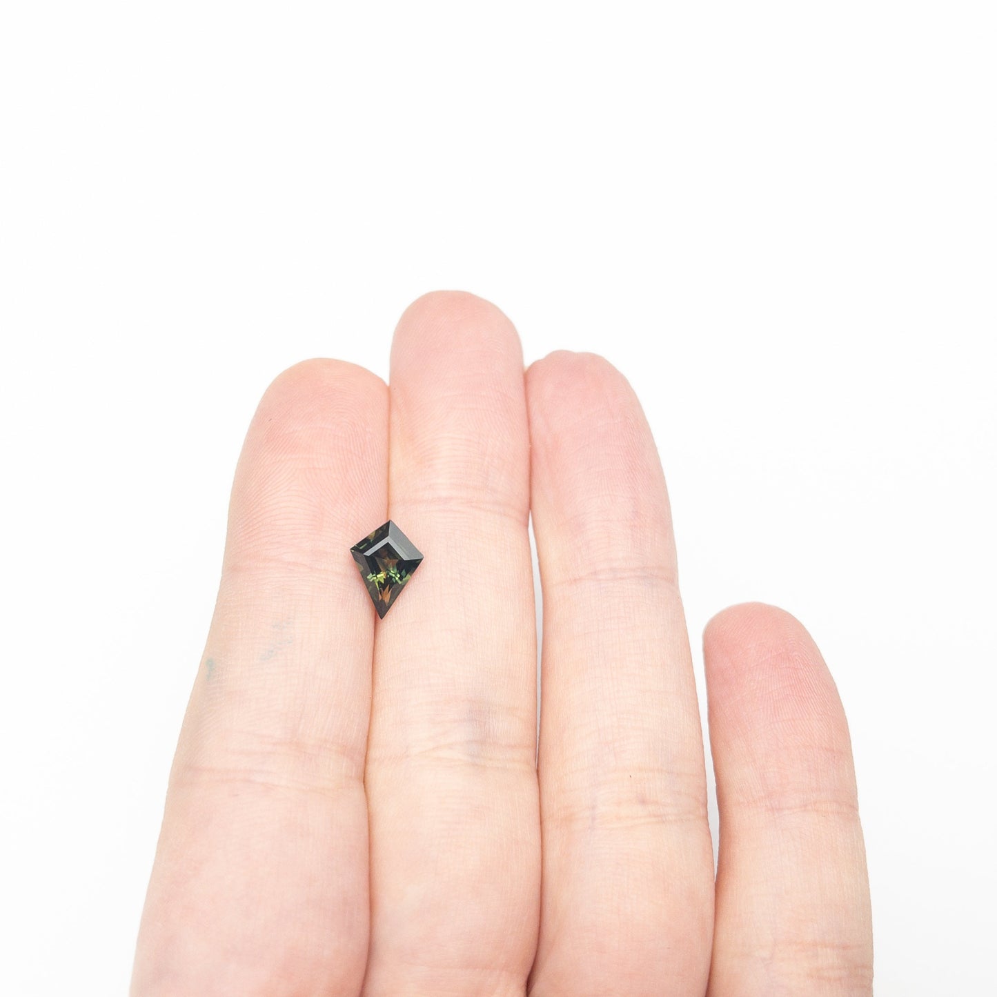 1.24カラット 9.52x6.20x3.61mm カイトステップカットサファイア 27326-02