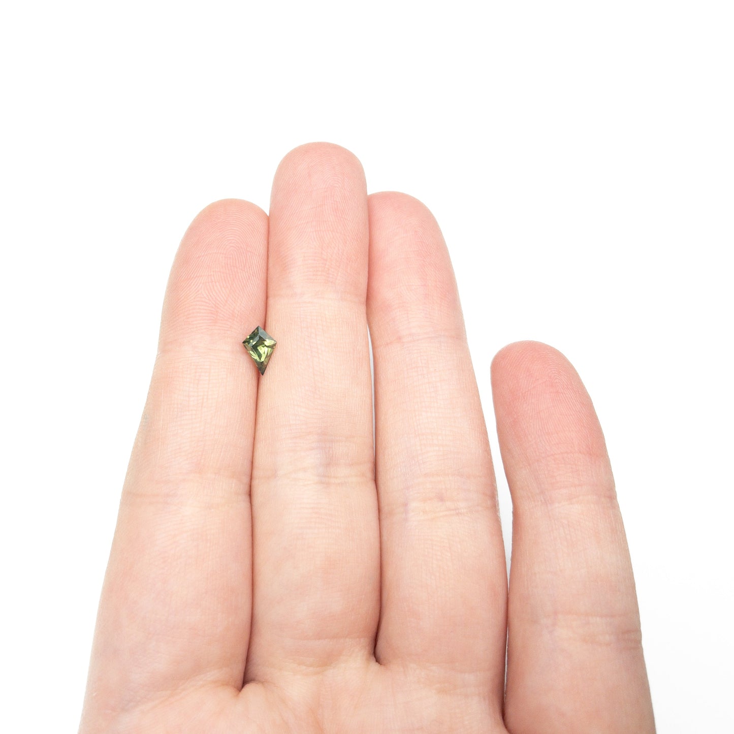 0.67カラット 7.58x5.02x3.65mm カイトステップカットサファイア 27336-16