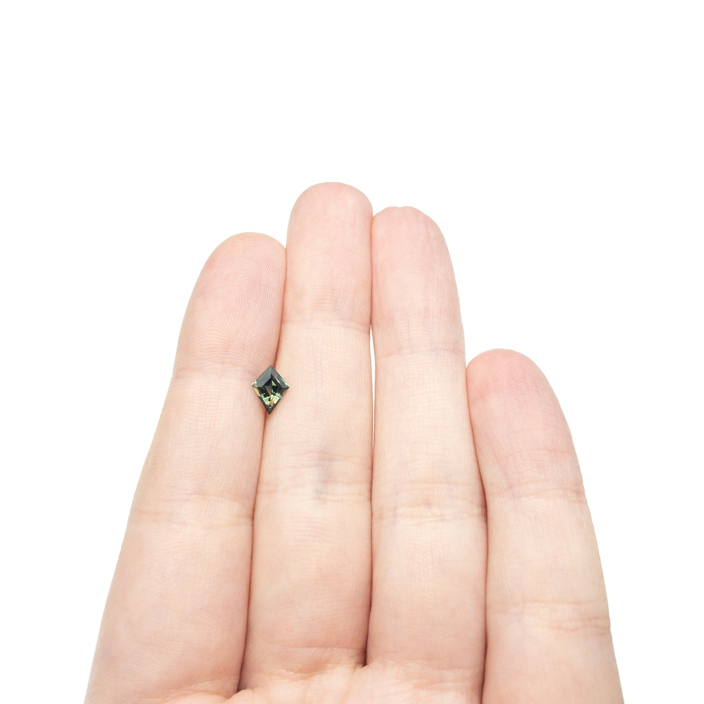 0.66カラット 7.66x4.86x3.08mm カイトステップカットサファイア 27336-24