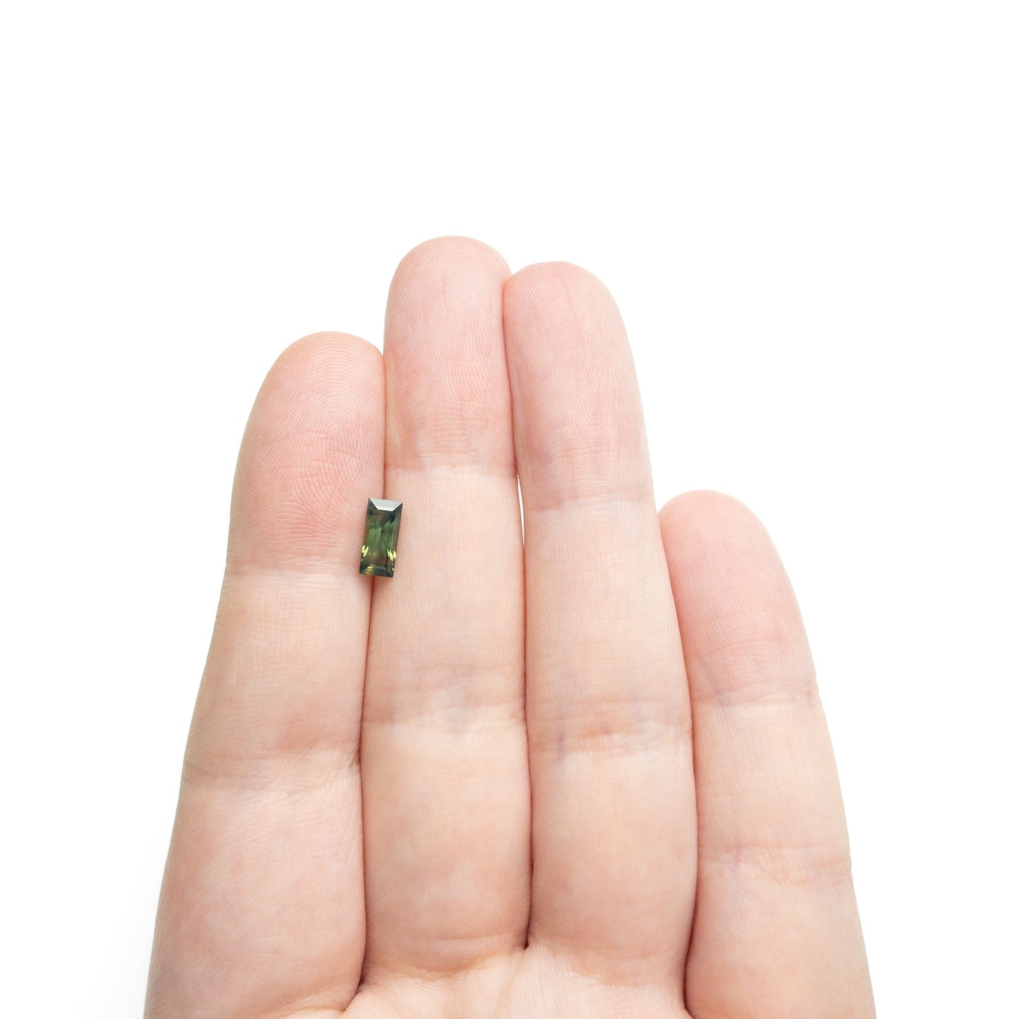 0.82カラット 7.9x3.54x2.82mm レクタングルステップカットサファイア 27336-42