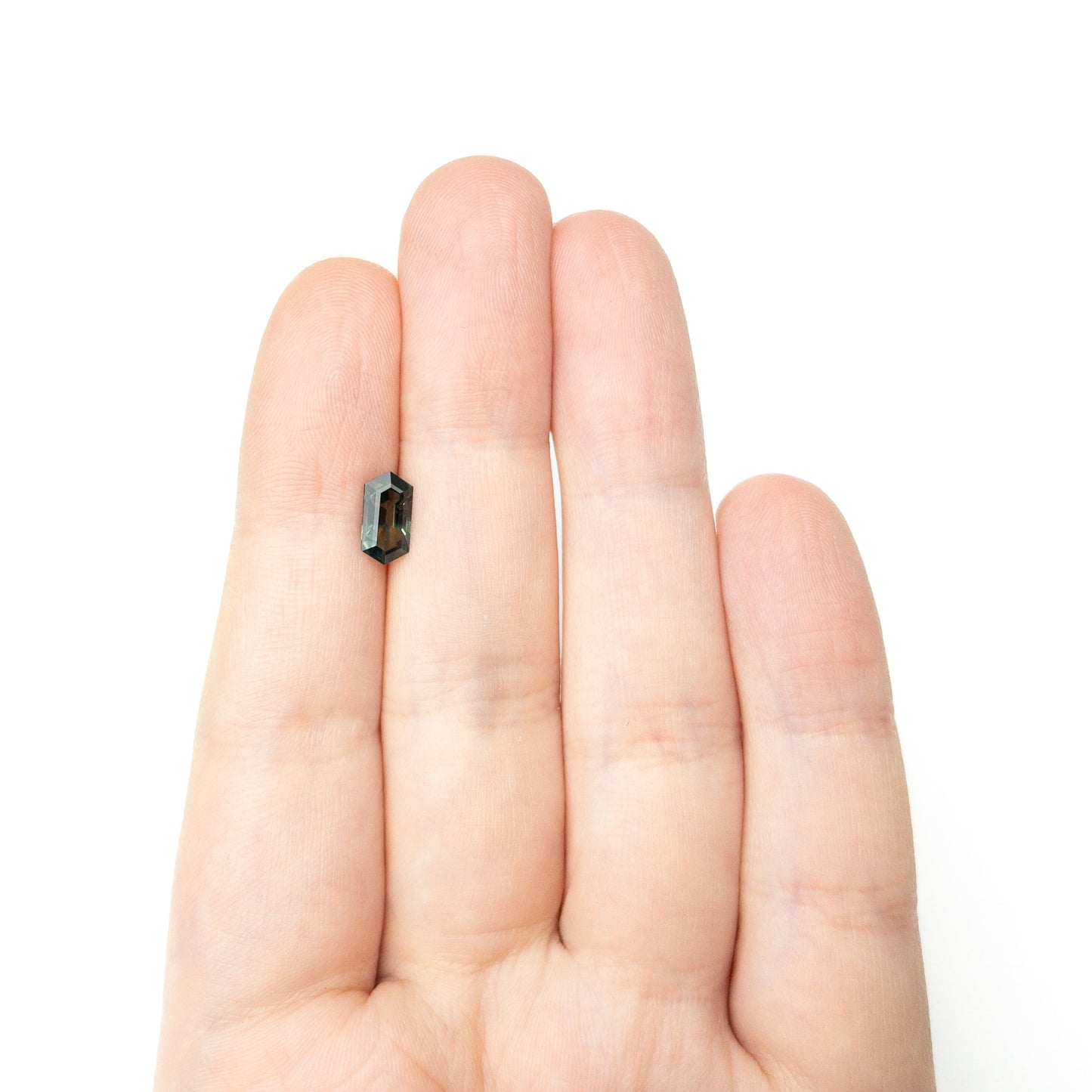 1.09カラット 8.92x4.64x3.01mm ヘキサゴンステップカットサファイア 27352-01