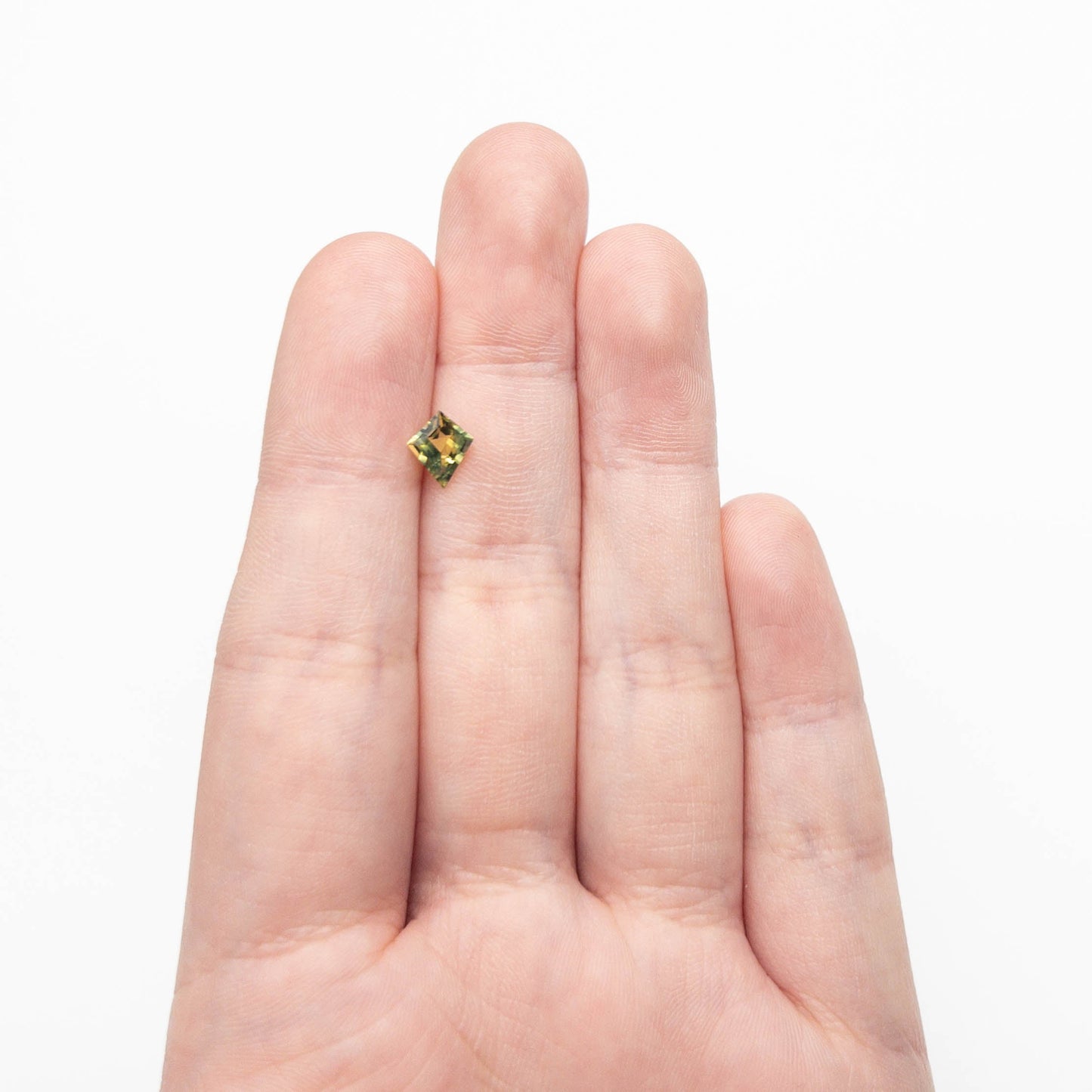 0.81ct 7.98x6.34x3.11mm カイトステップカットサファイア 27363-11