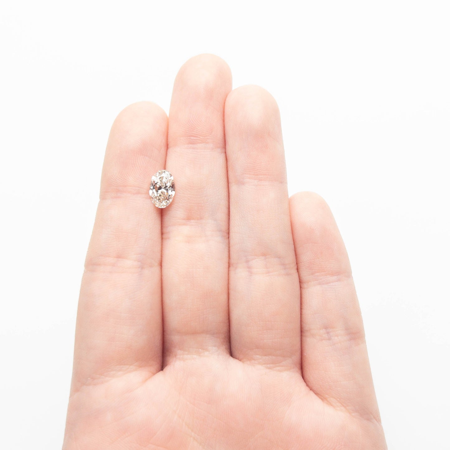 1.50カラット 9.27x6.07x3.96mm SI2 K オーバルブリリアント 27386-02