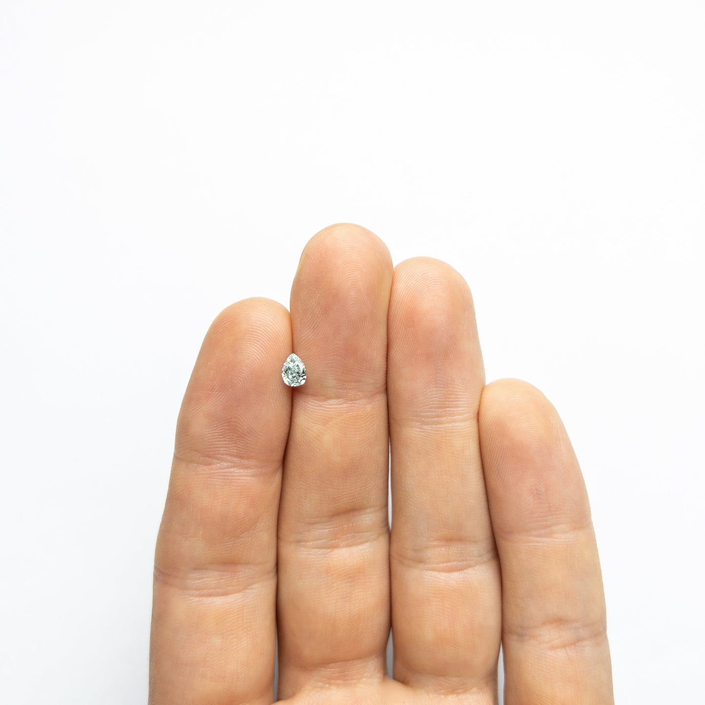 0.32ct 5.48x3.95x2.17mm GIA ファンシー ビビッド ブルーイッシュ グリーン ペア ブリリアント 24131-01