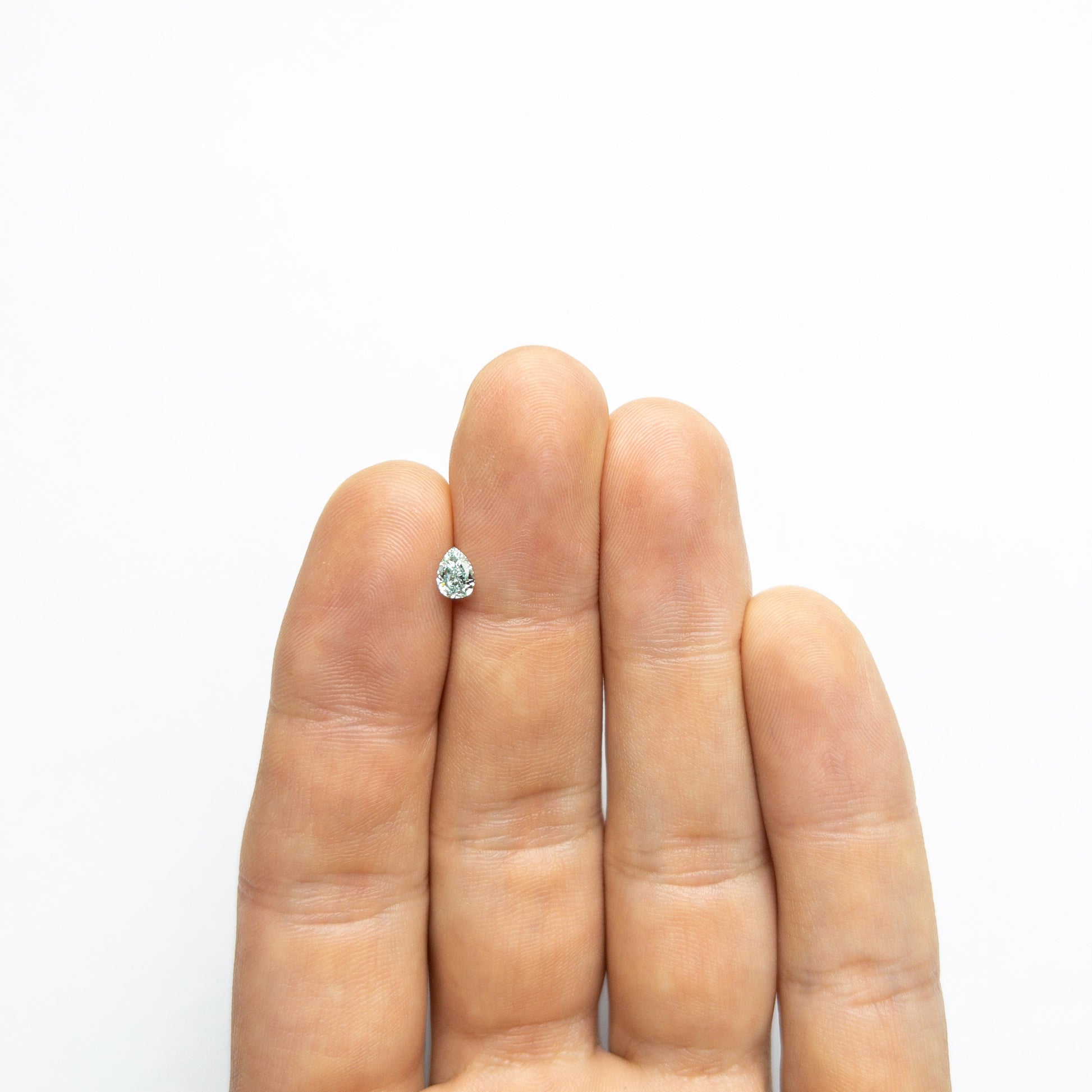 0.32ct 5.48x3.95x2.17mm GIA ファンシー ビビッド ブルーイッシュ グリーン ペア ブリリアント 24131-01