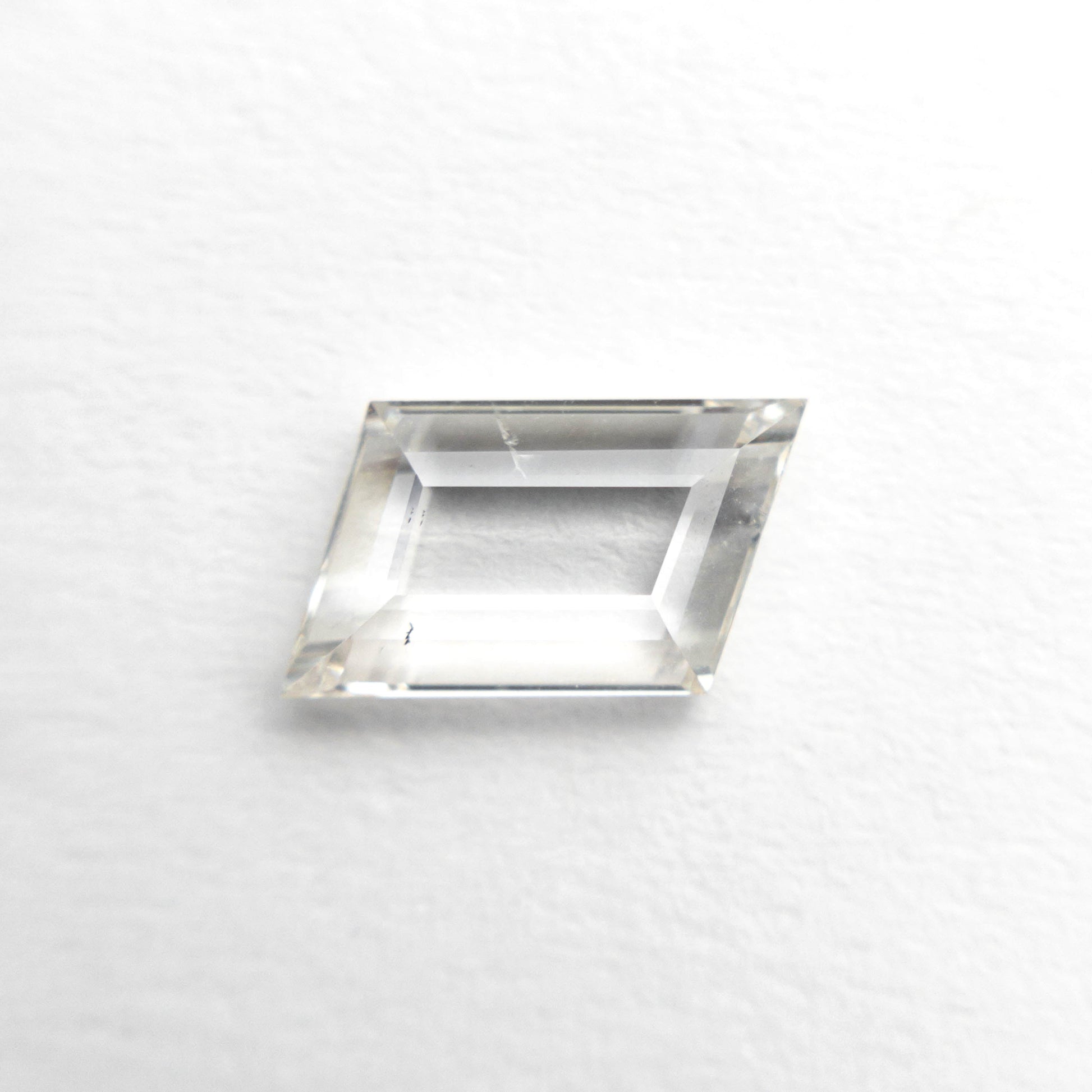 1.07ct 10.32x5.04x2.18mm 幾何学的なポートレート カット 18069-03