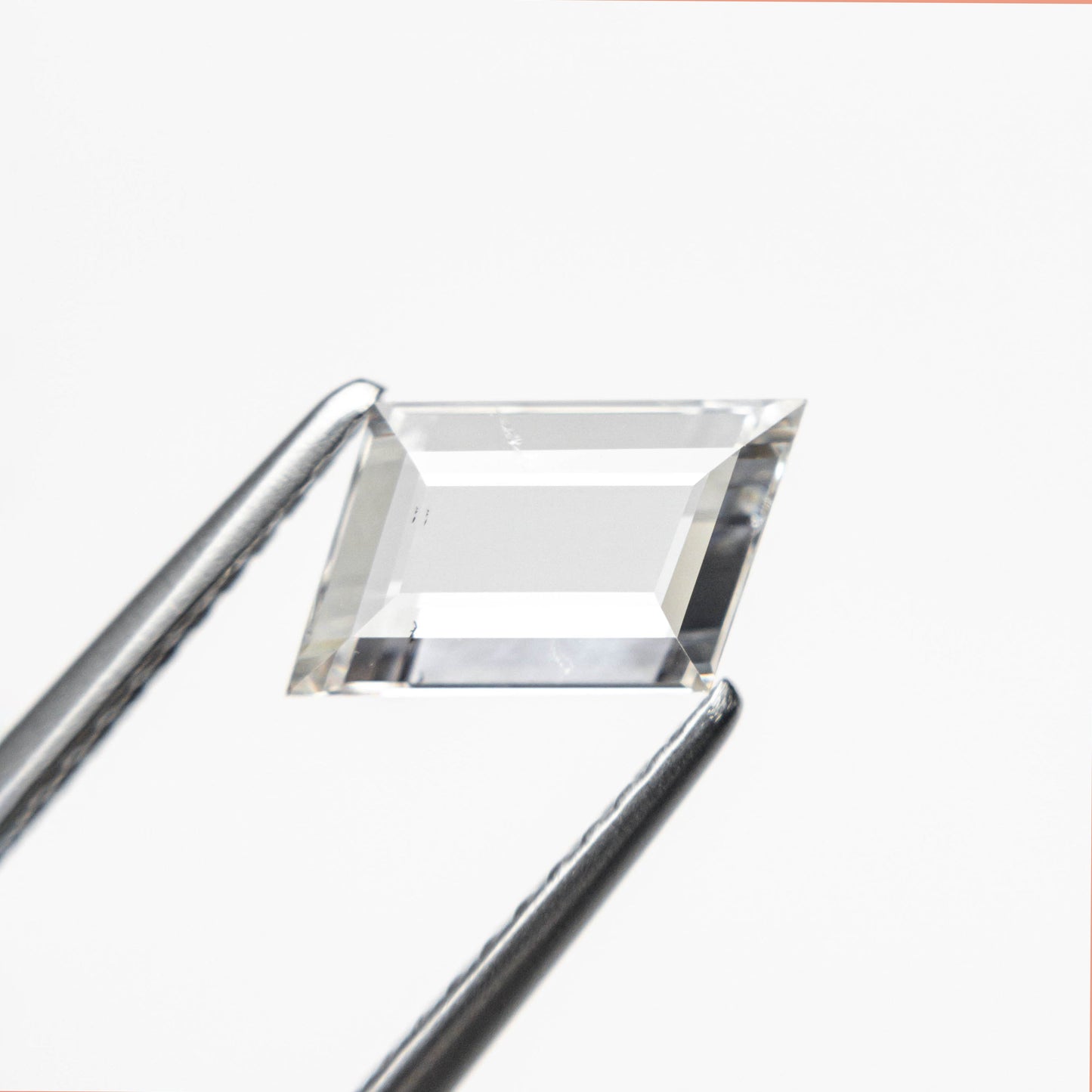 1.07ct 10.32x5.04x2.18mm 幾何学的なポートレート カット 18069-03