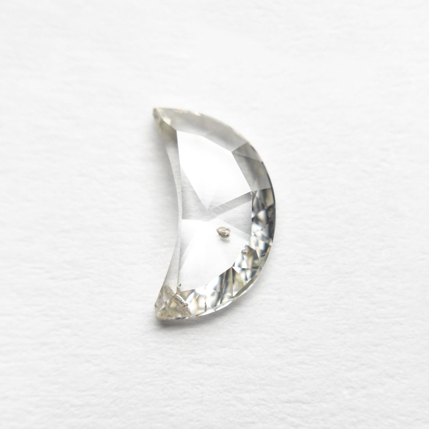 0.87ct 9.11x5.29x1.88mm 三日月 ローズカット 18155-02