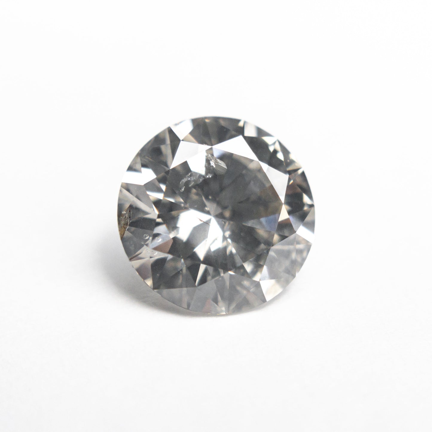 2.13ct 8.46x8.44x4.90mm ファンシー グレー ラウンド ブリリアント 18268-01
