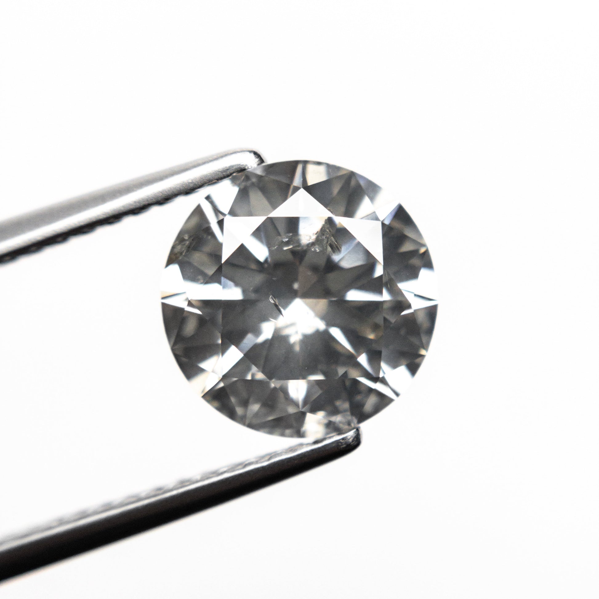 2.13ct 8.46x8.44x4.90mm ファンシー グレー ラウンド ブリリアント 18268-01
