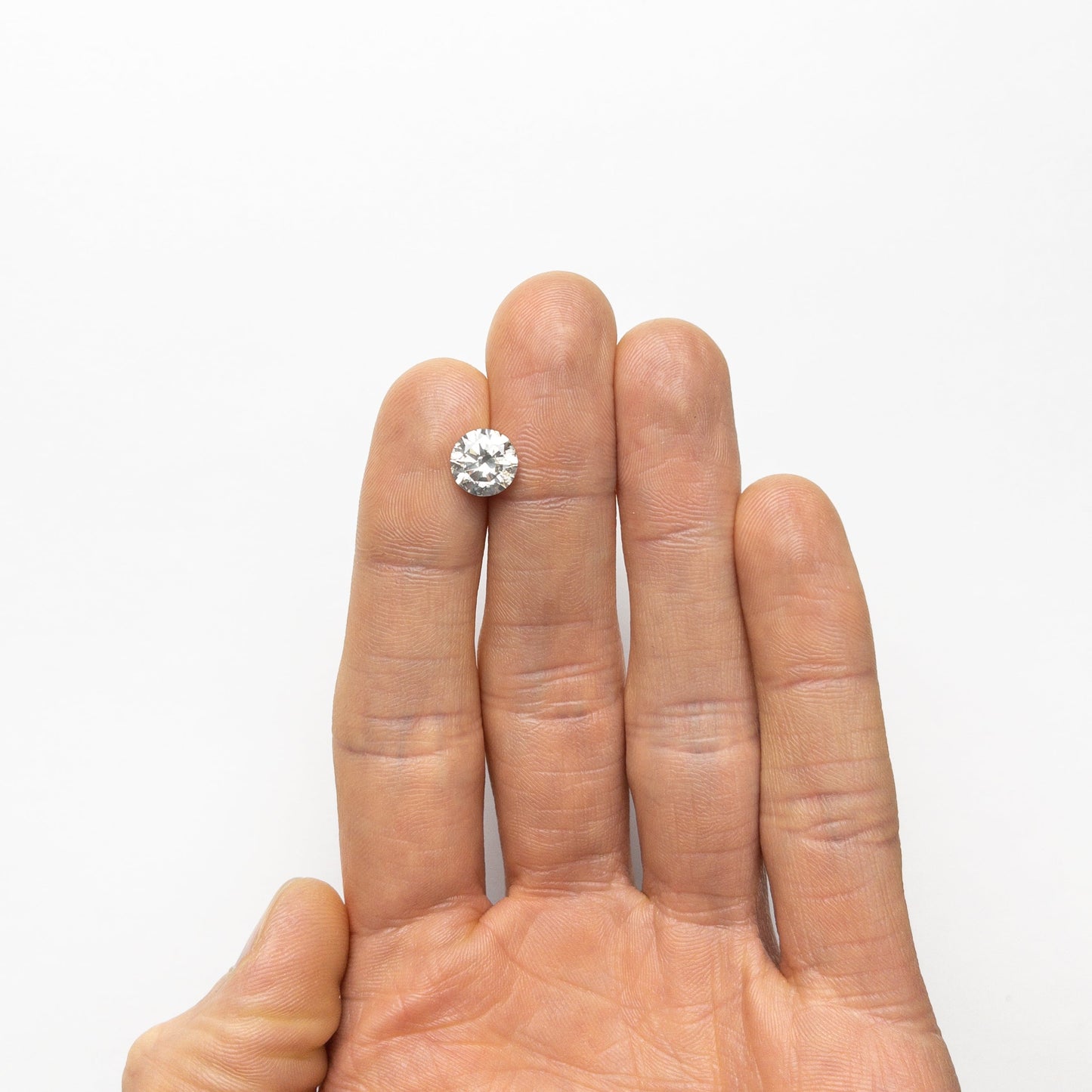 2.13ct 8.46x8.44x4.90mm ファンシー グレー ラウンド ブリリアント 18268-01