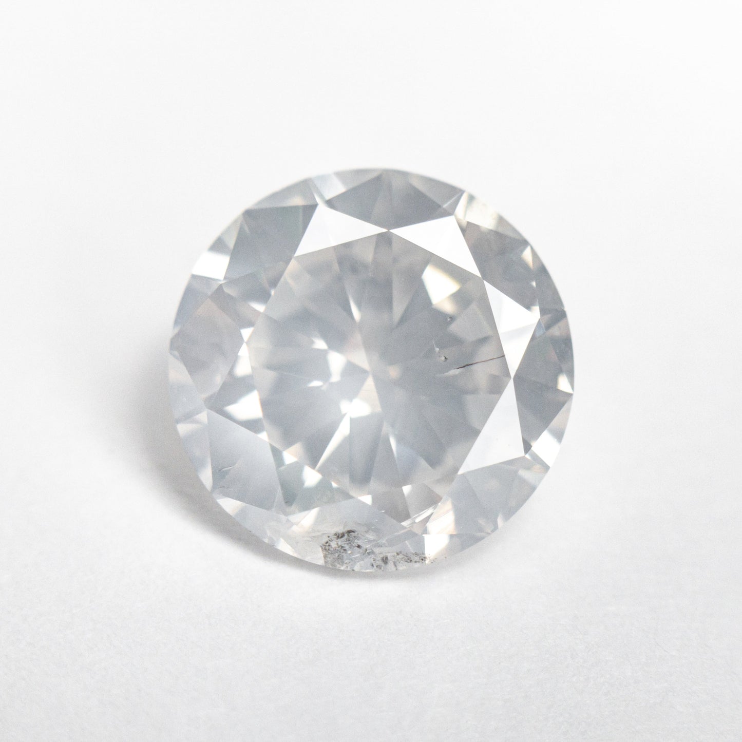 3.84ct 10.16x10.12x5.81mm ファンシー ホワイト ラウンド ブリリアント 18722-01