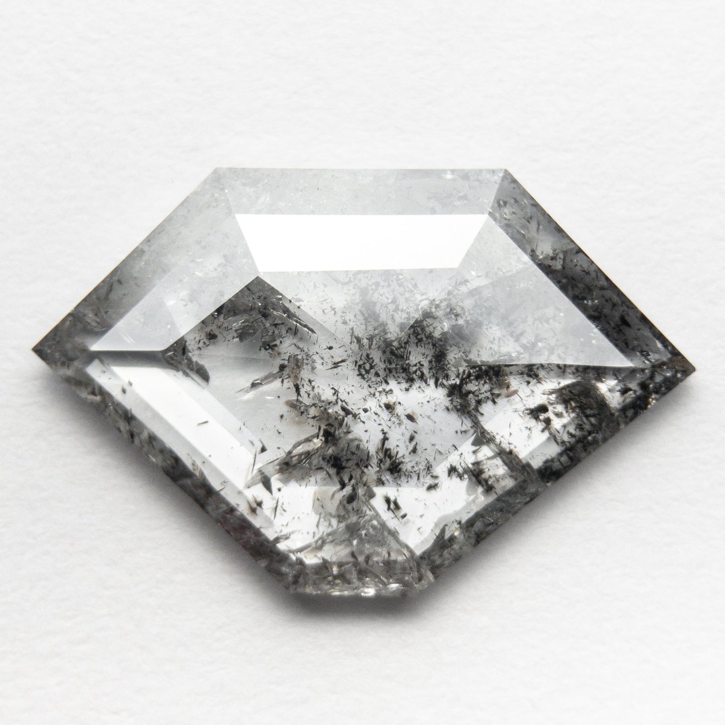 2.95ct 10.63x16.23x2.04mm シールド ローズカット 18726-05