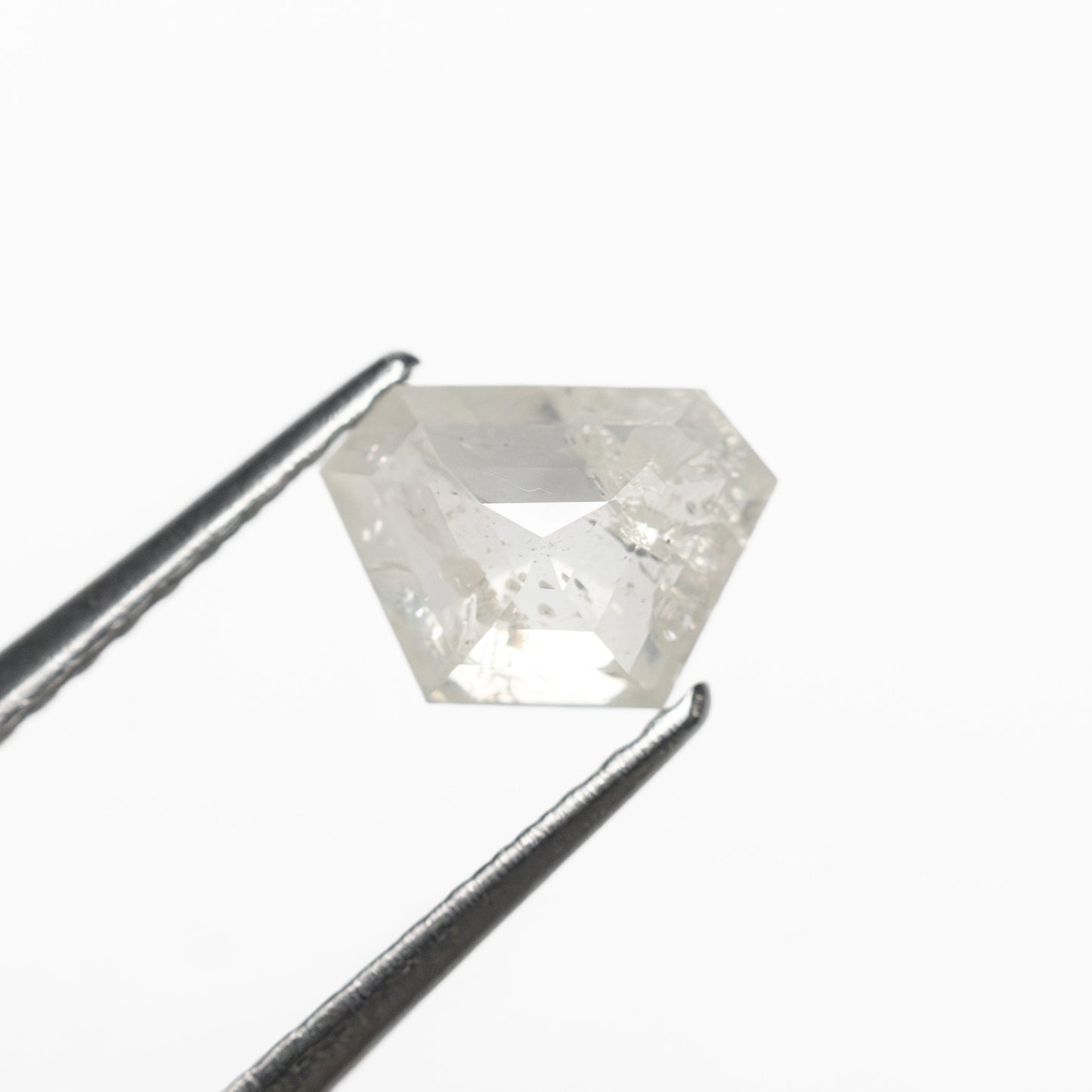 0.86ct 4.81x6.93x2.89mm 台形ローズカット 18751-01