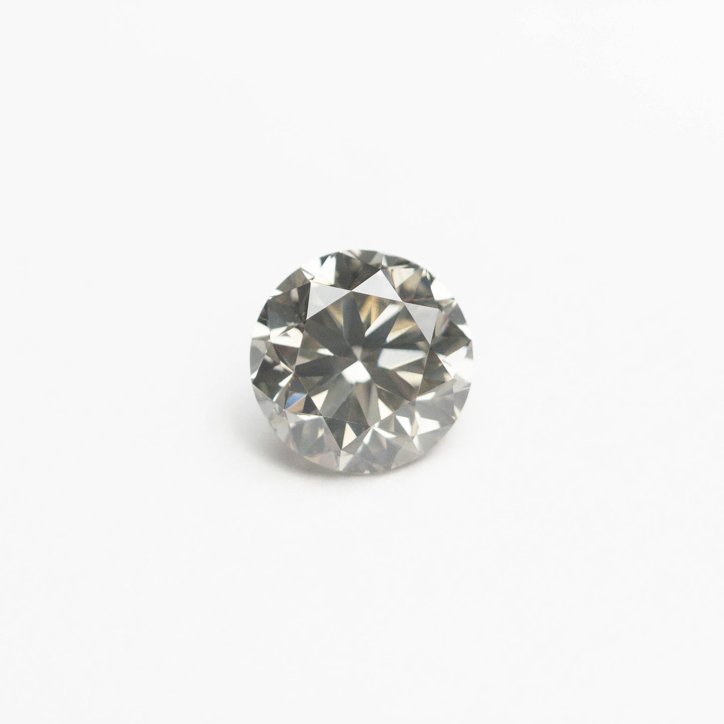 0.60ct 5.14x5.12x3.50mm ファンシーグレー ラウンドブリリアント 18968-17