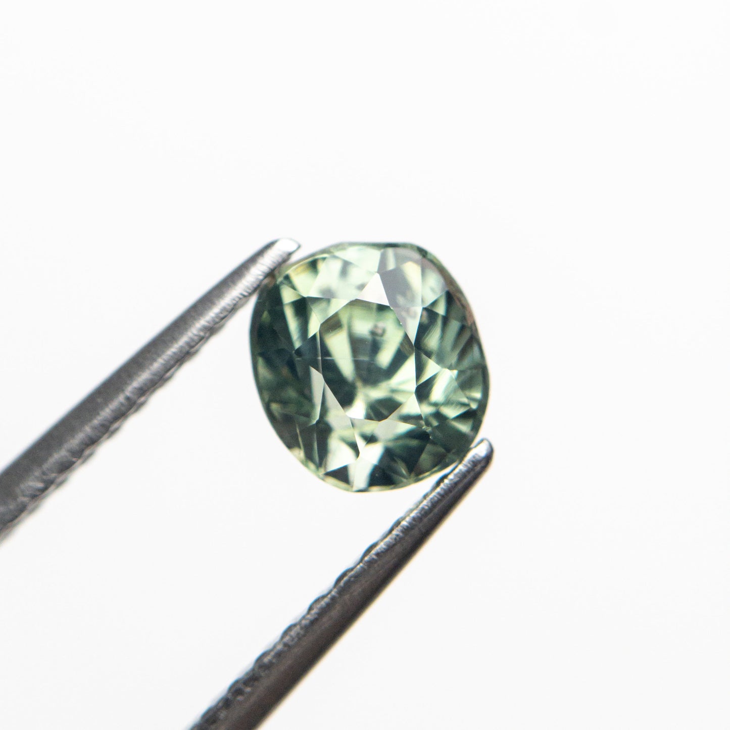 1.06ct 5.72x5.23x4.48mm オーバル ブリリアント サファイア 19115-38