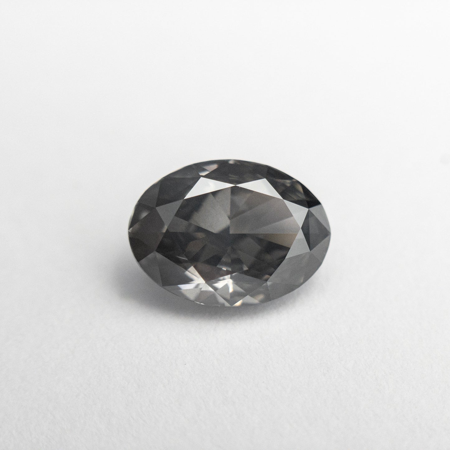 1.55ct 8.56x6.22x3.78mm GIA I1 ファンシー グレー オーバル ブリリアント 19266-01