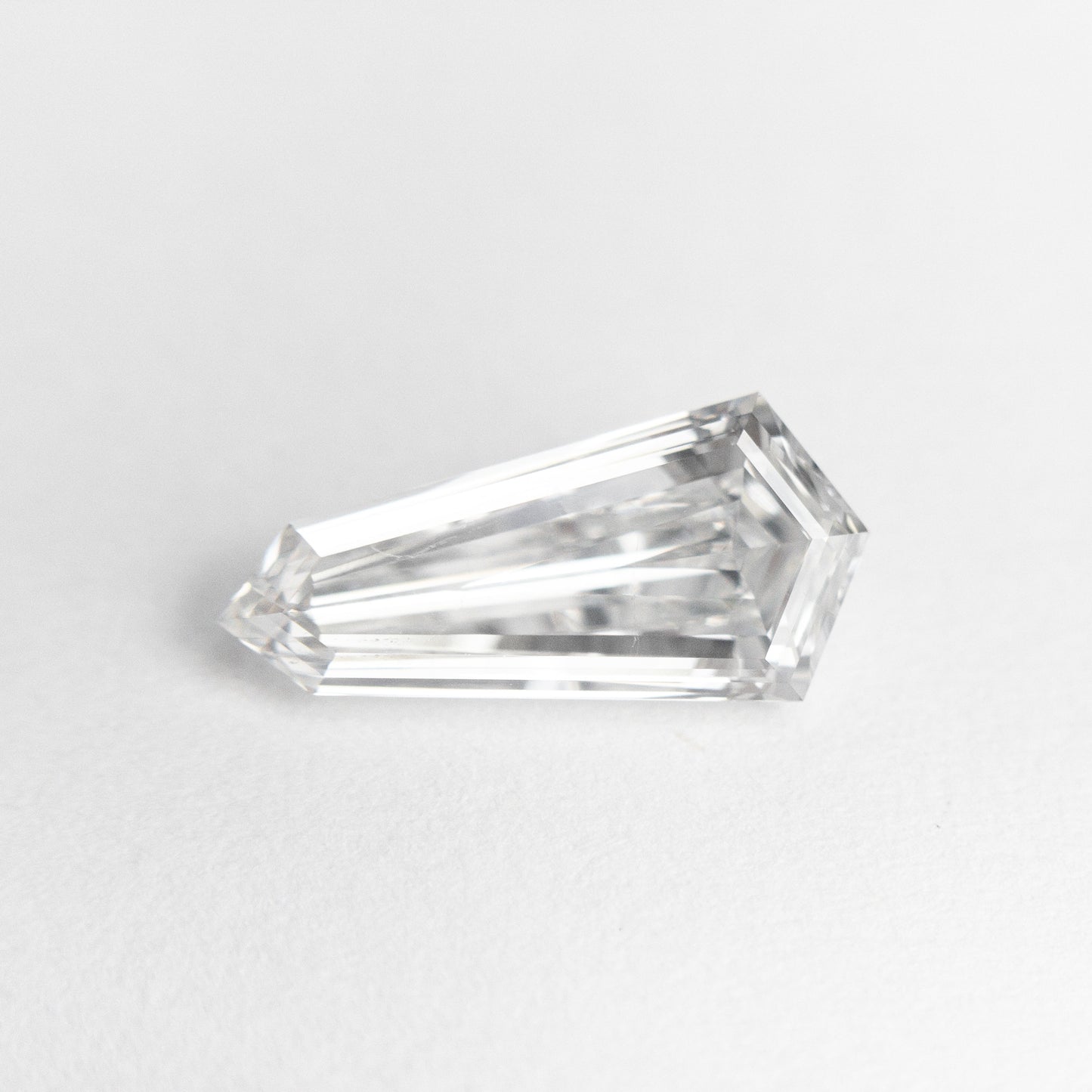 1.10ct 10.99x5.26x2.90mm GIA SI1 E カイト ステップ カット 19488-01