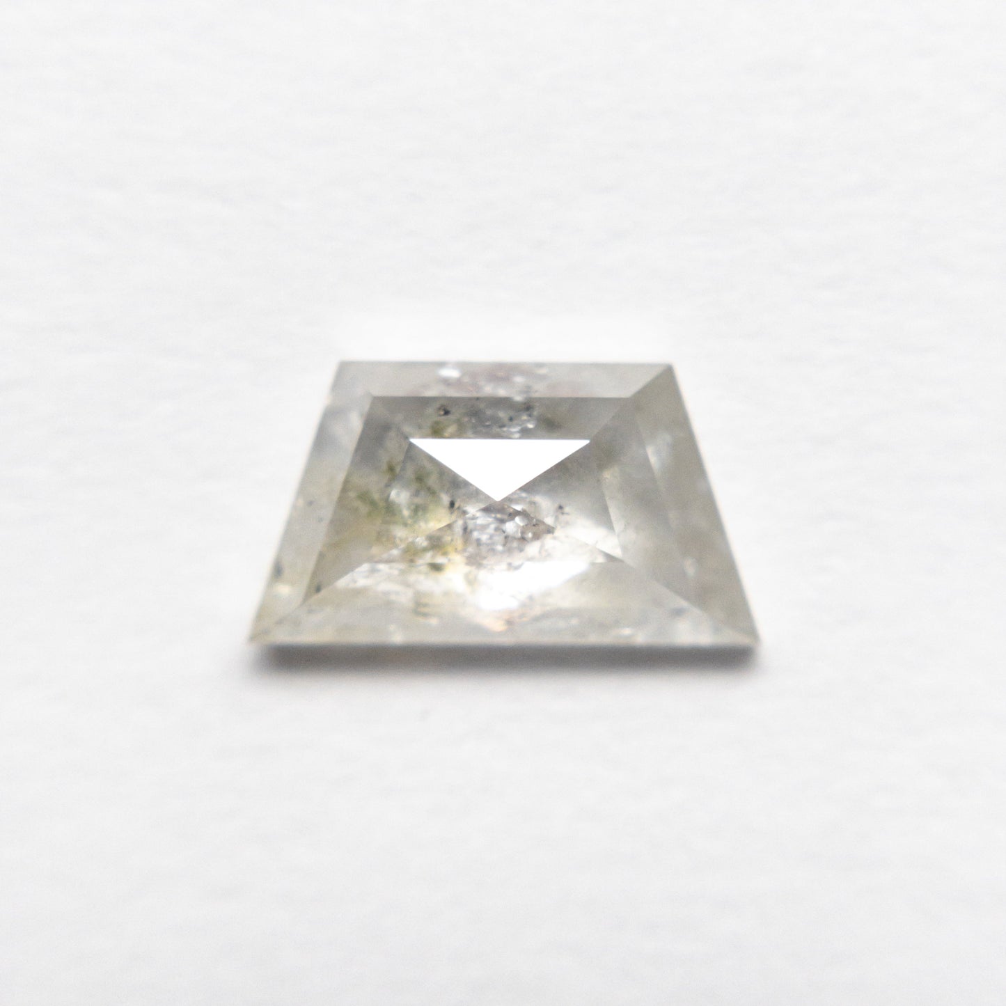 1.44ct 9.63x5.36x2.93mm 台形ローズカット 19617-10