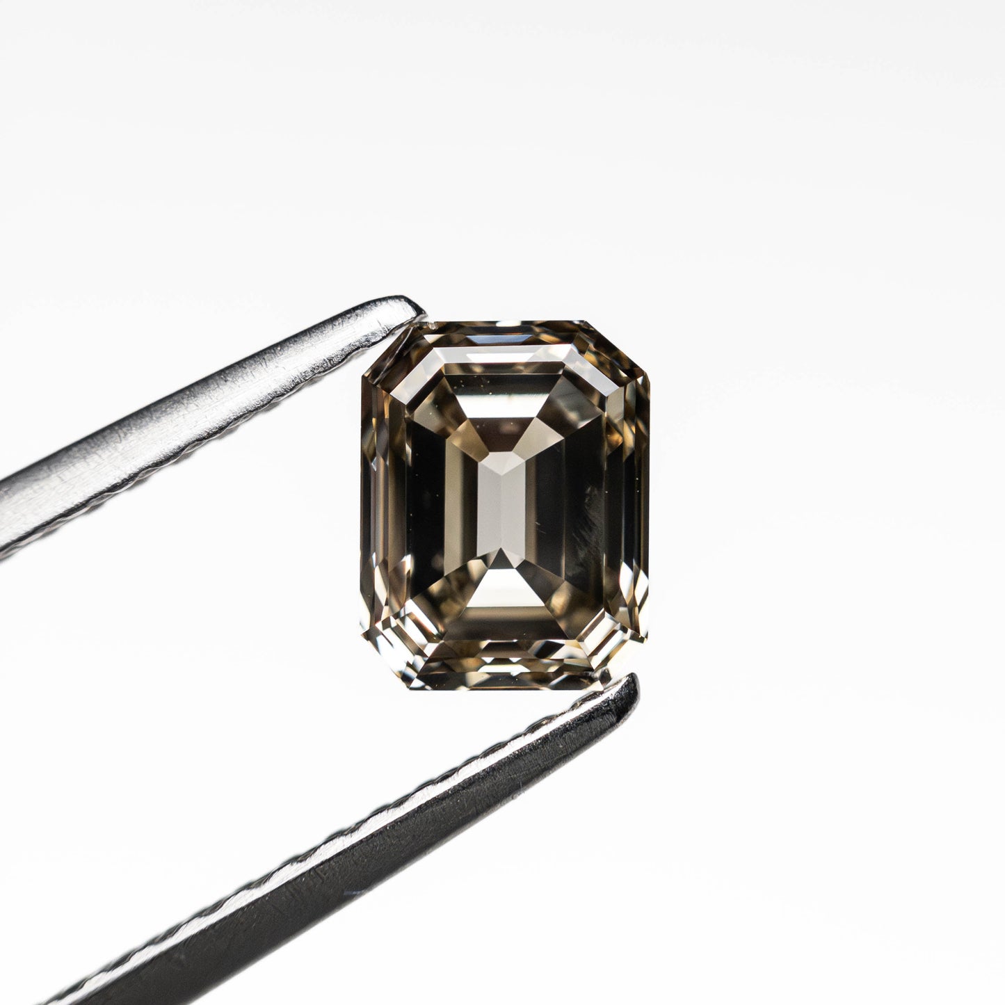 0.95ct 5.99x4.67x3.27mm カットコーナー レクタングル ステップカット 19923-34