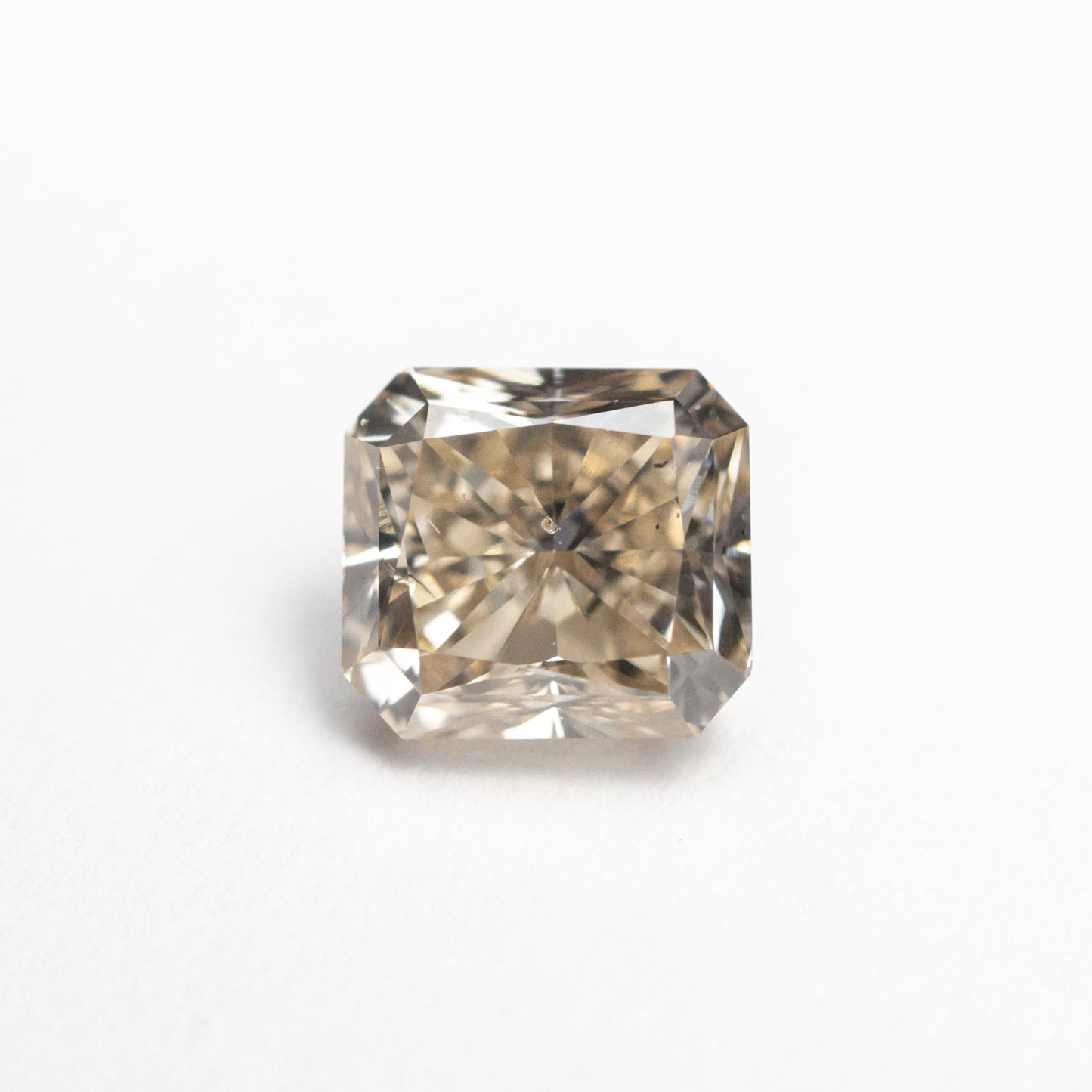 1.06ct 5.60x5.14x4.00mm SI2 C2 カットコーナー レクタングル ブリリアント 21971-02