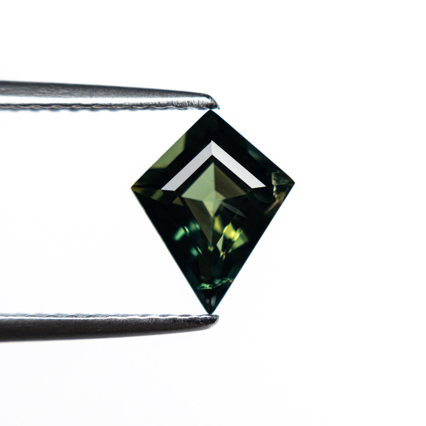 1.23ct 8.80x7.05x3.80mm カイト ステップ カット サファイア 22270-01