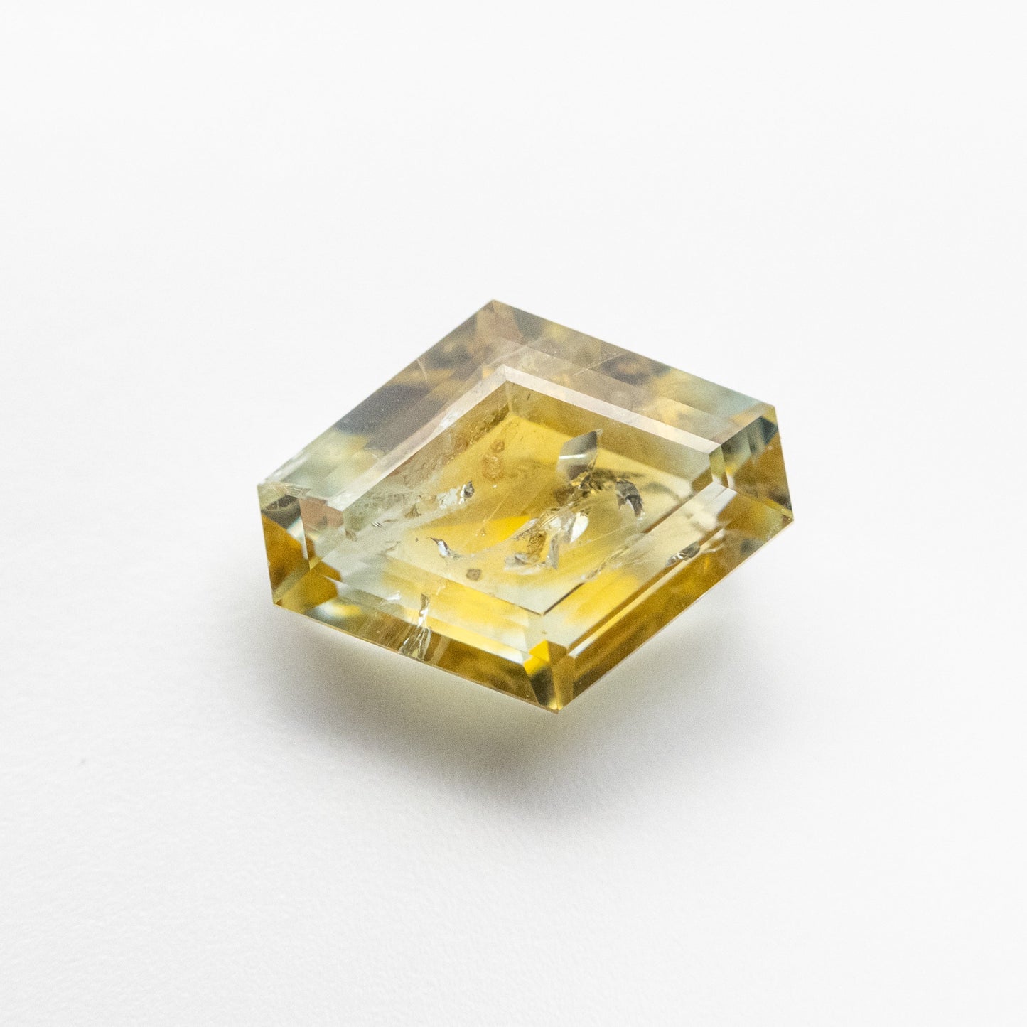 1.56ct 8.08x6.42x3.50mm イエローグリーン ヘキサゴン ローズカット サファイア 22434-103